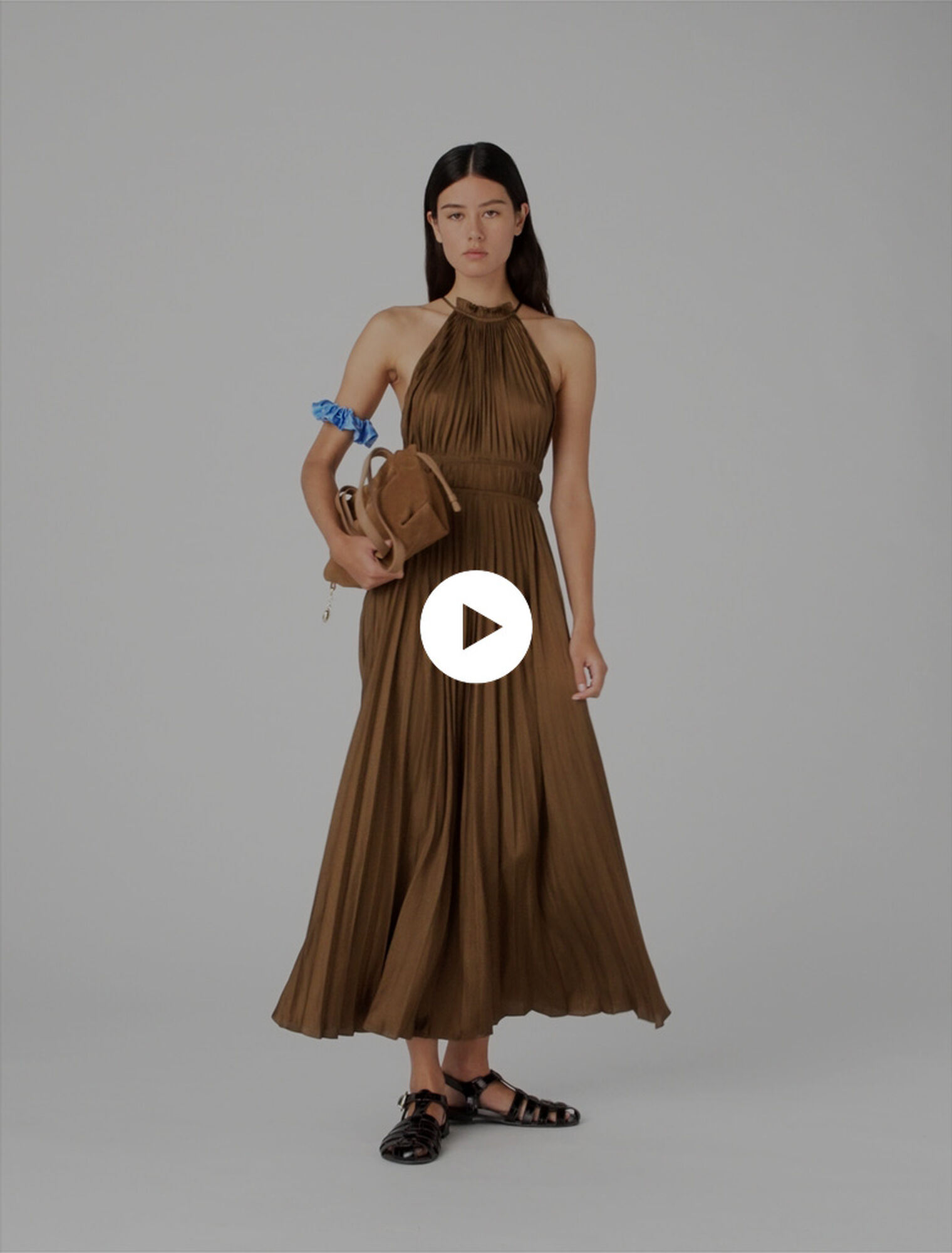 Langes plissiertes Kleid