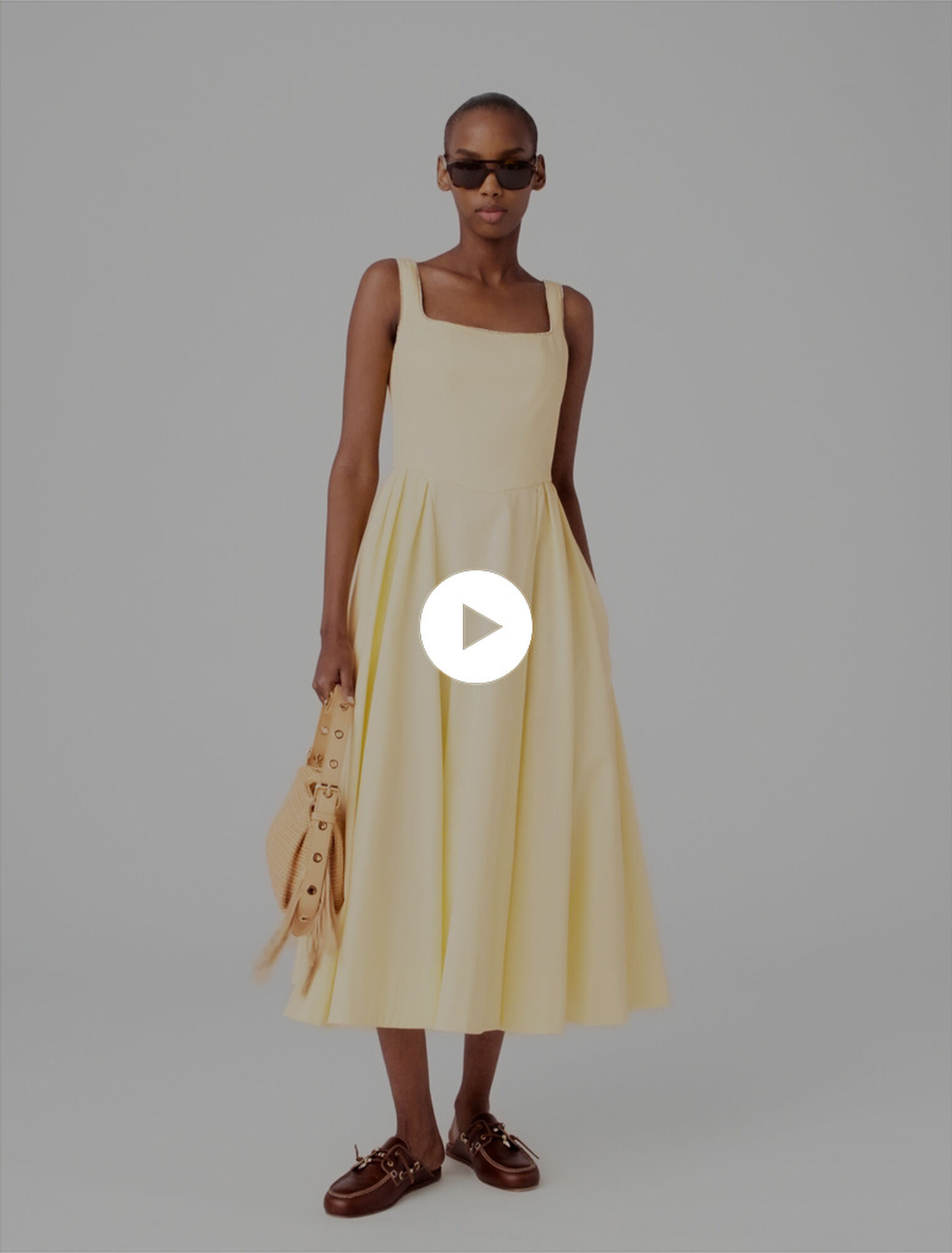 Ausgestelltes Midikleid mit Strass