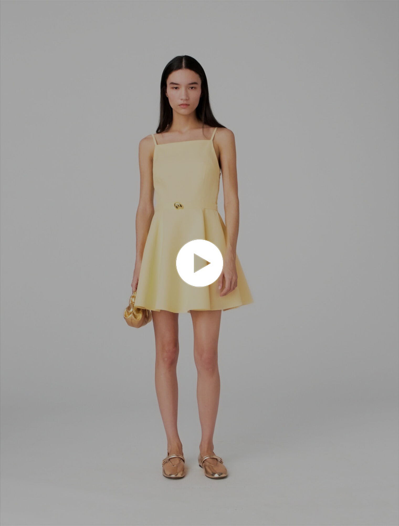 Ausgestelltes Tr&auml;gerkleid