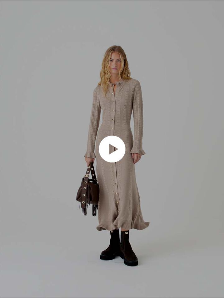 Langes Kleid aus Strukturstrick