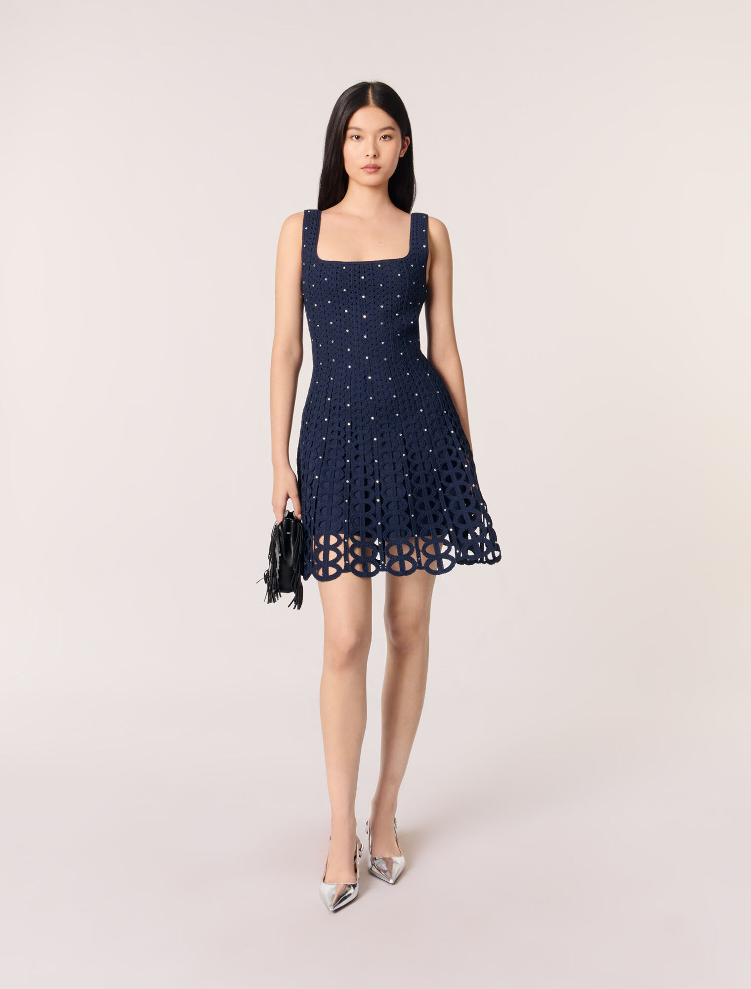 Kurzes Häkelkleid mit Strass