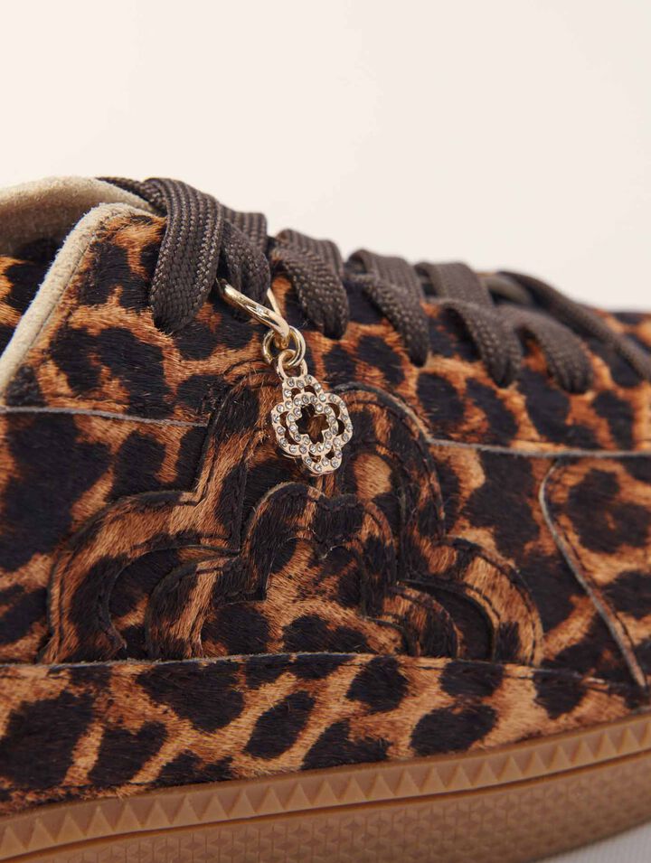Lederturnschuhe mit Leopardenoptik