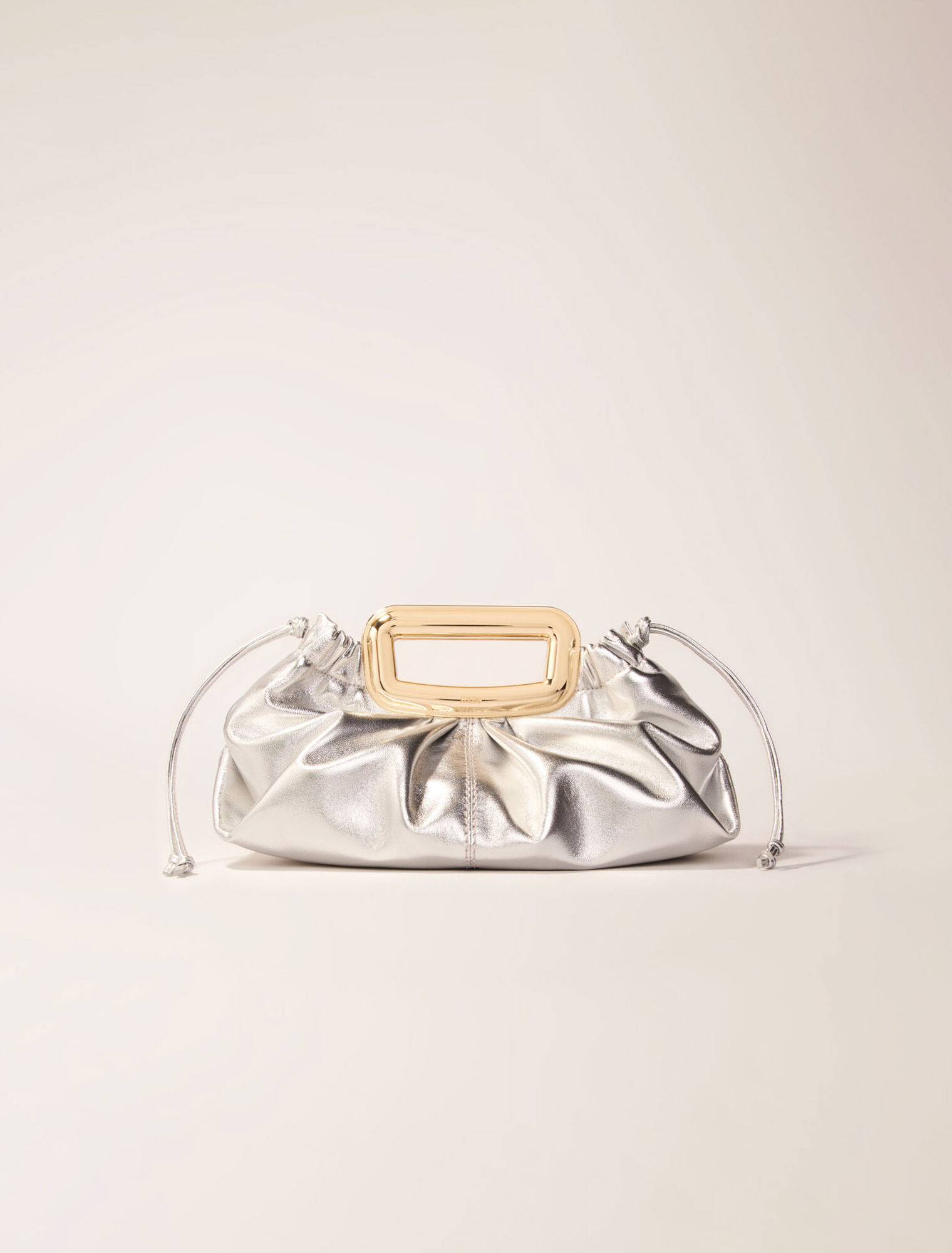 Clutch aus Leder mit Metallgriff