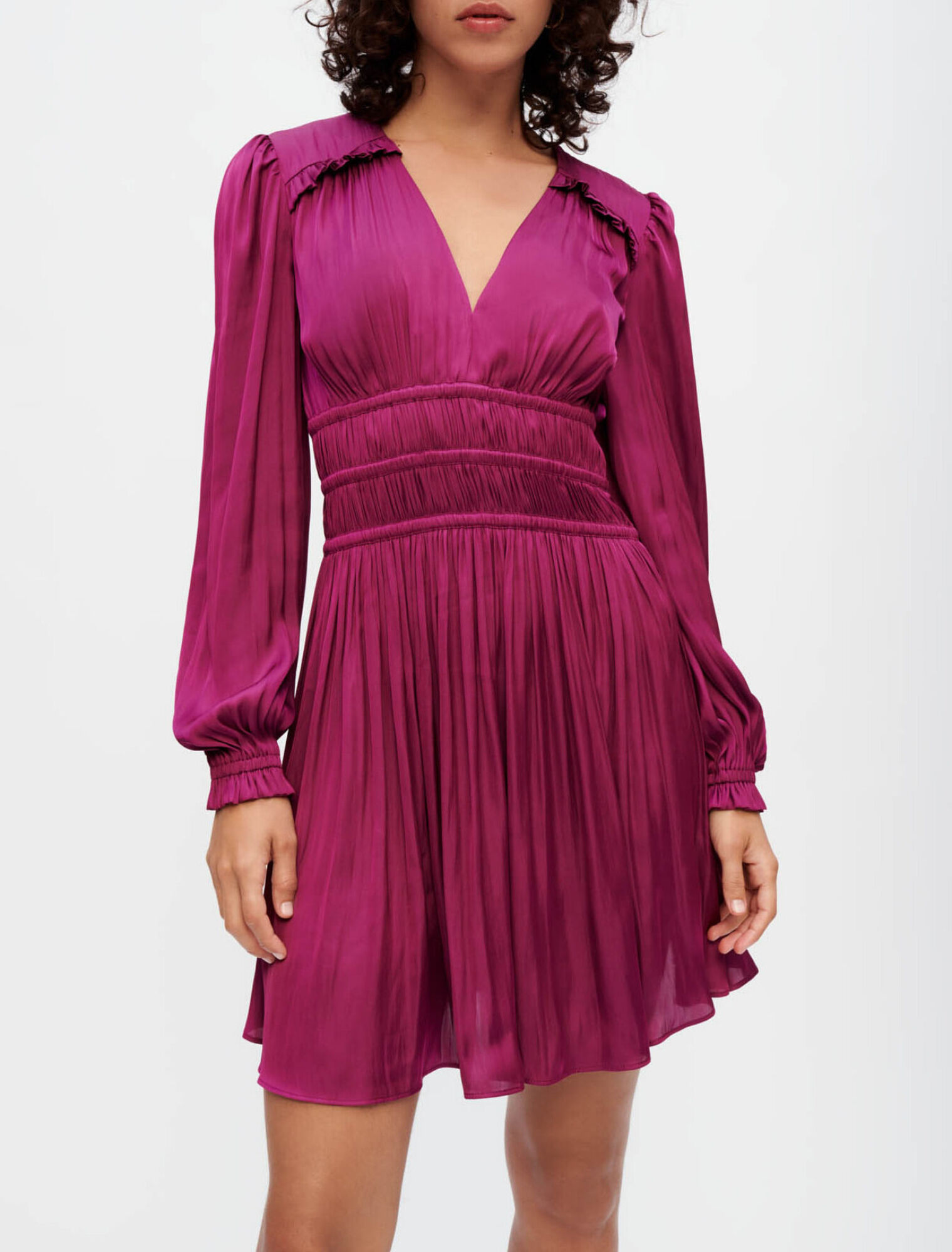 Kleid aus fließendem Satin