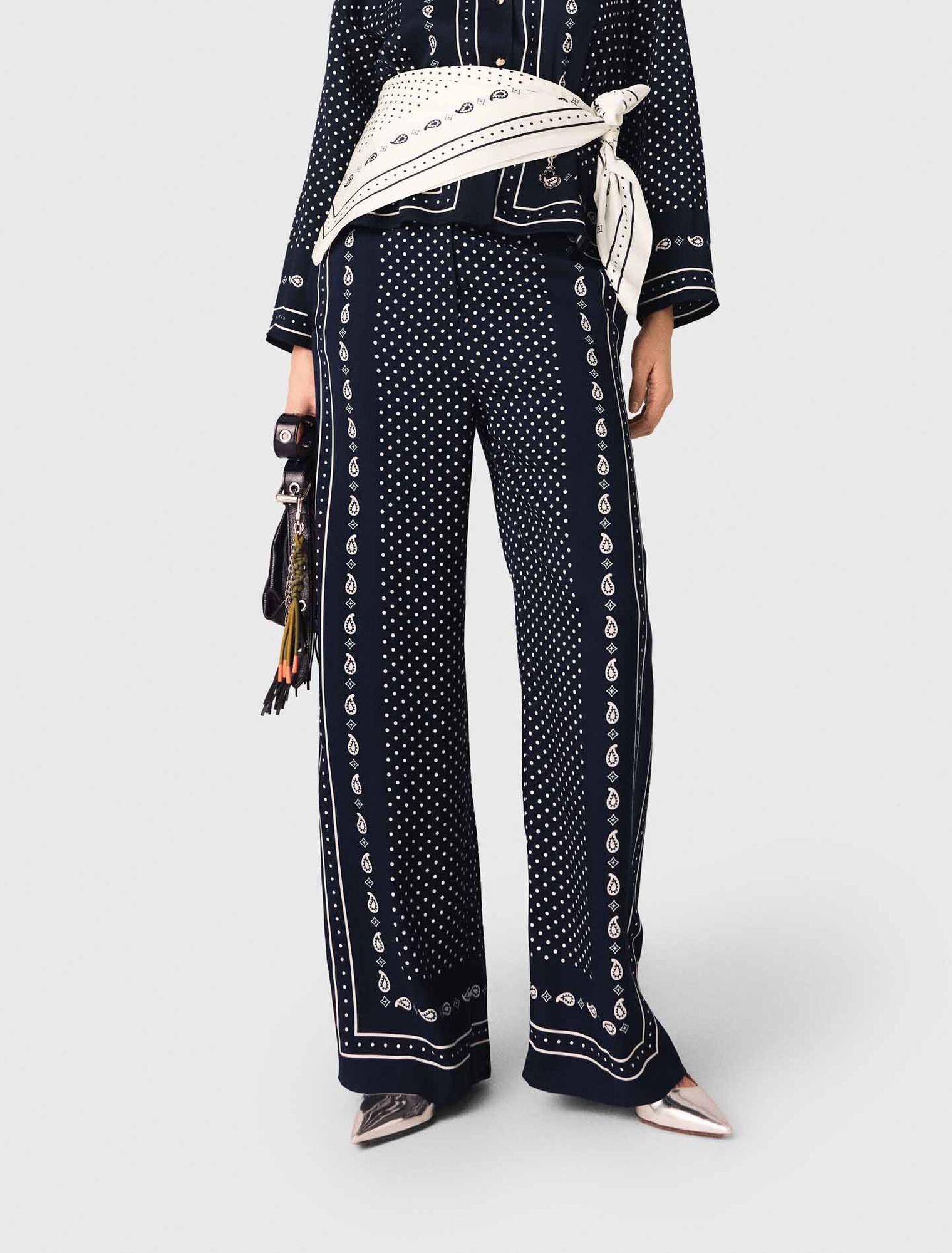 Gemusterte flie&szlig;ende Hose