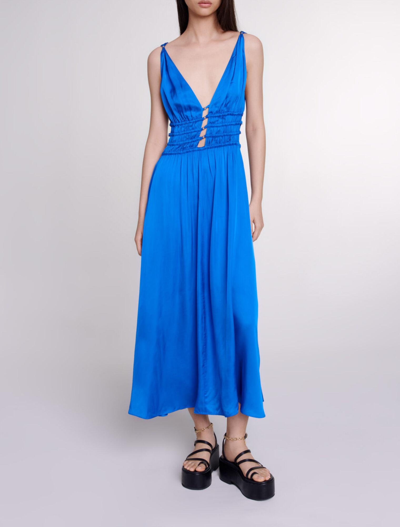 Satinkleid mit Cut-outs