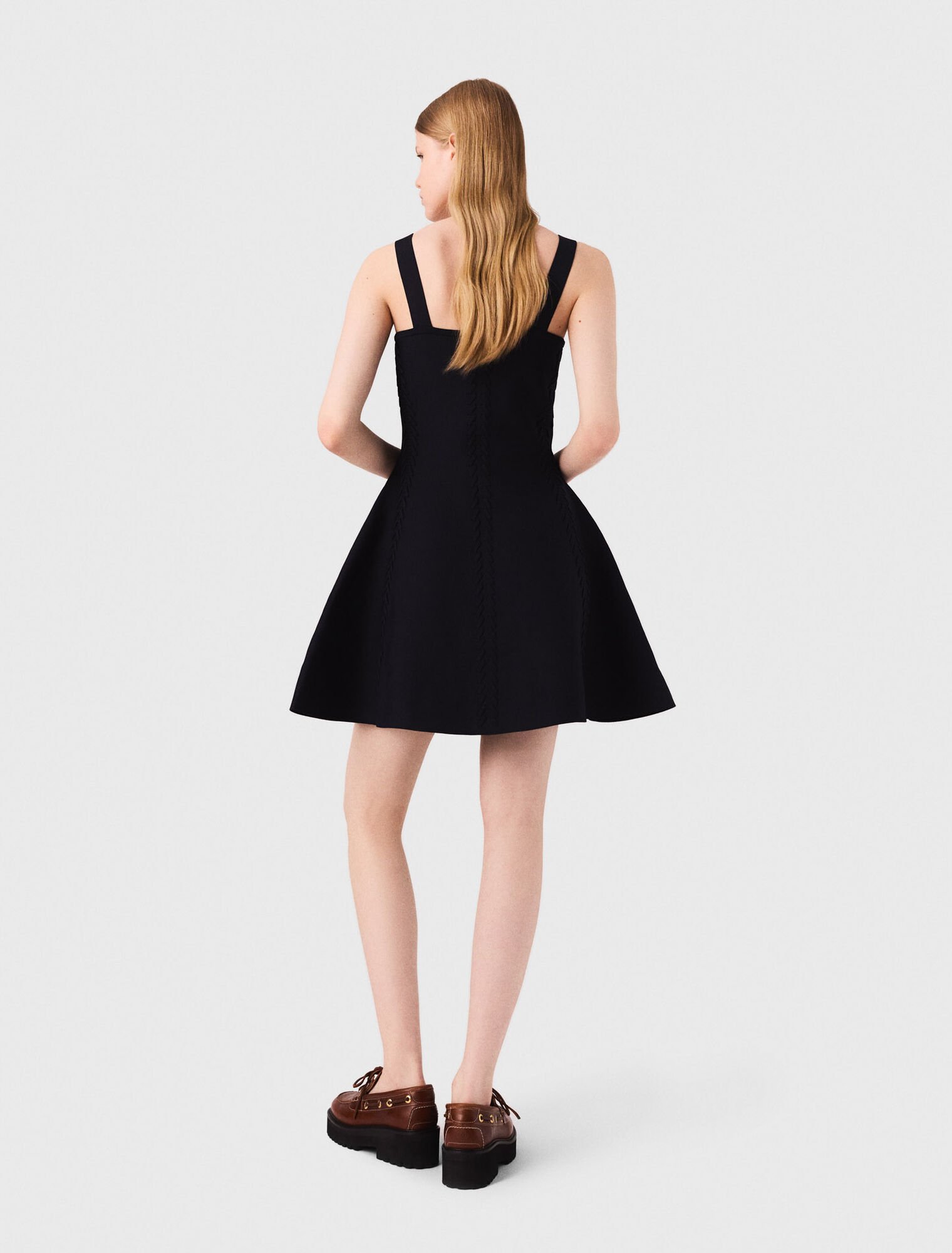 Kurzes Babydoll-Kleid aus Strick 