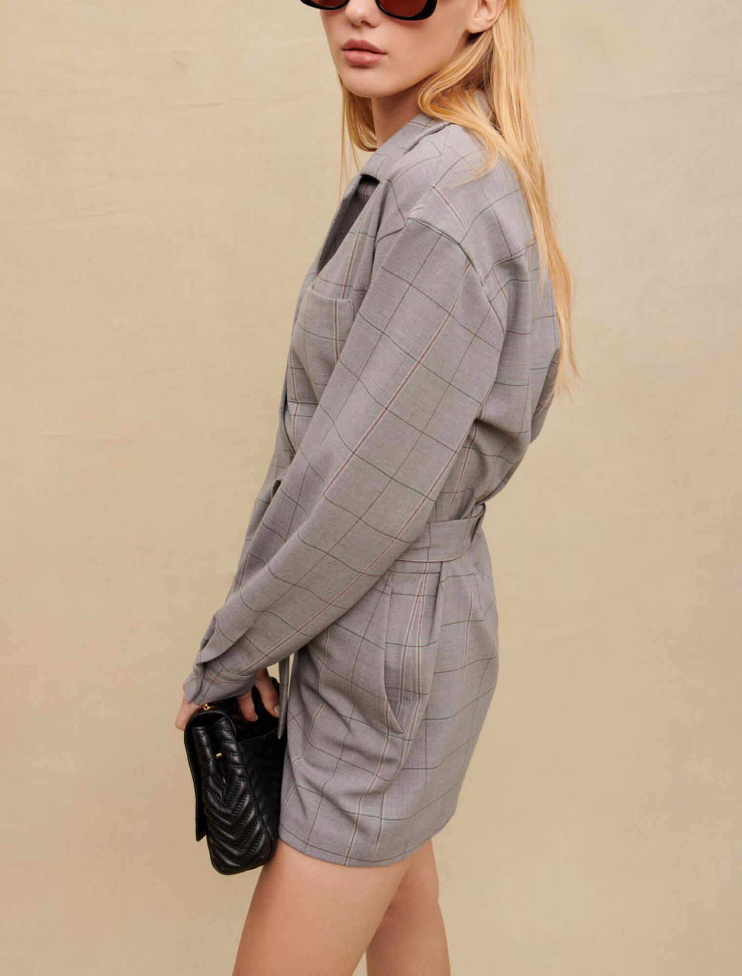 Kurzer Overall mit Karomuster