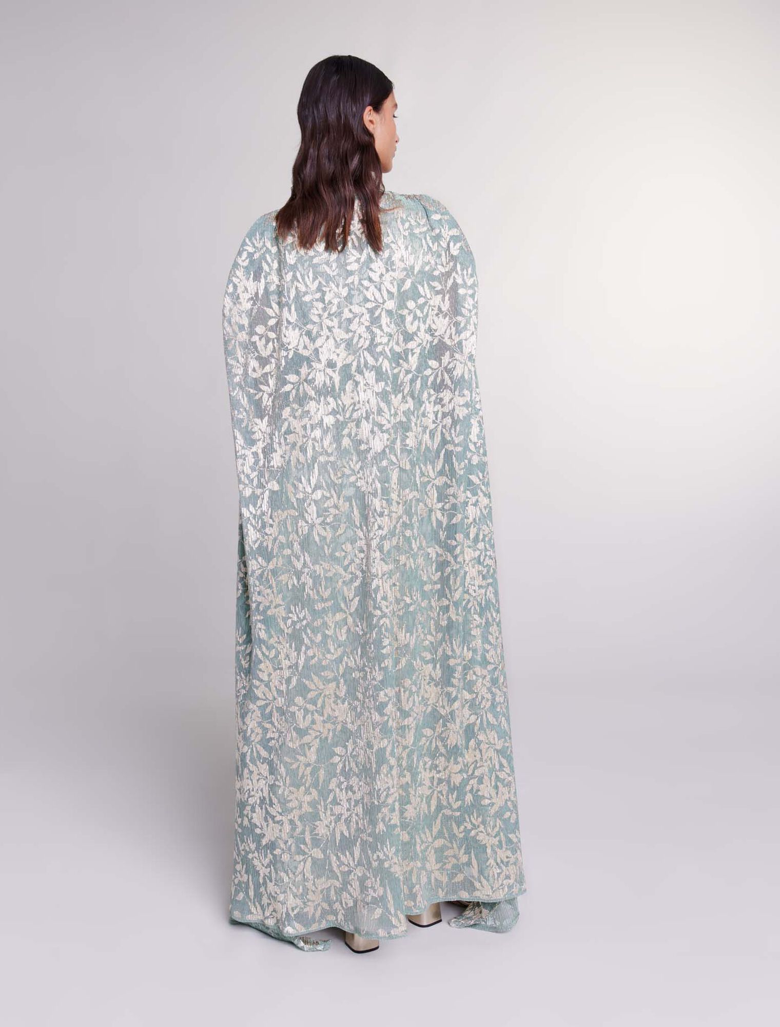 Langes Cape-Kleid