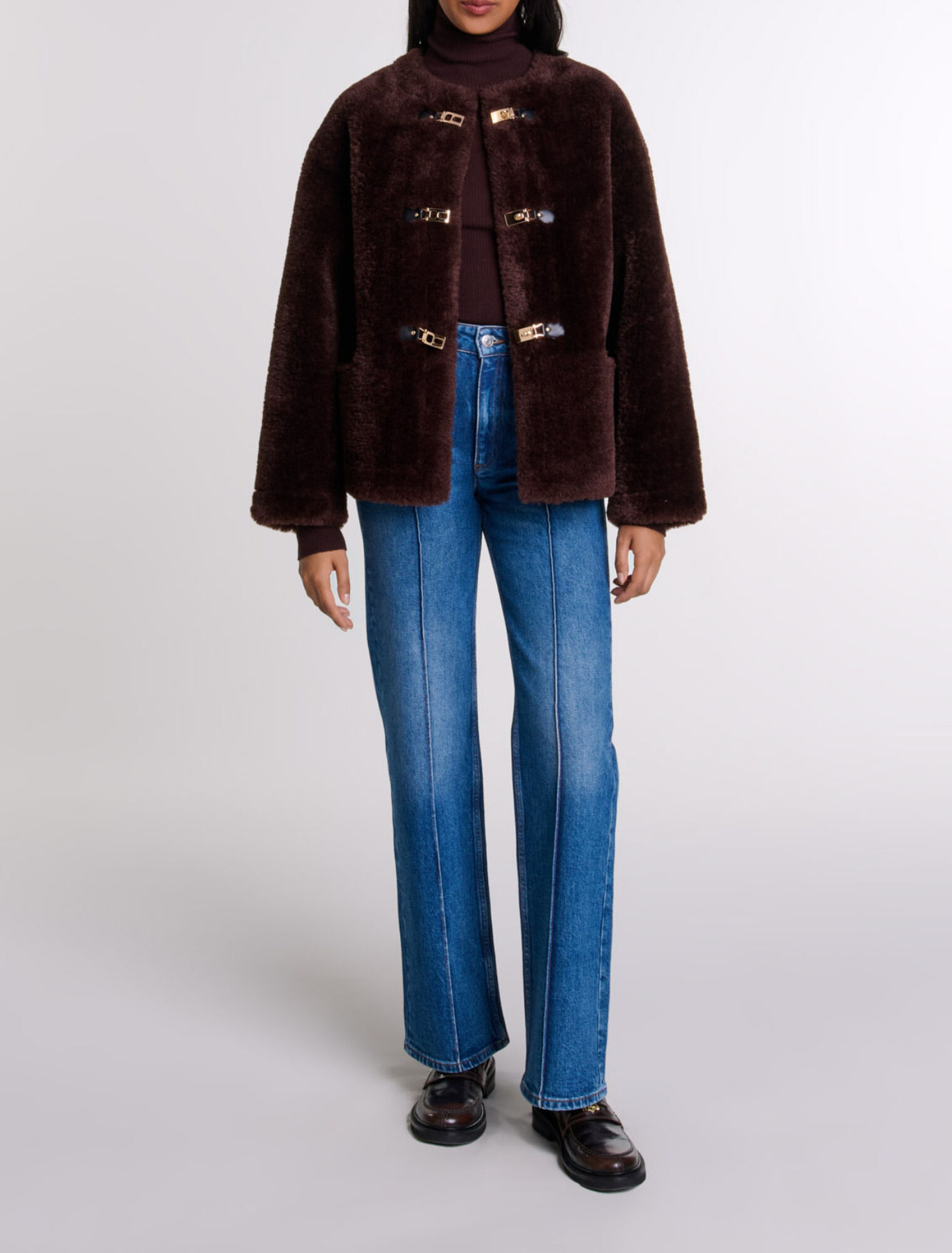 Kurzer Kunstpelzmantel