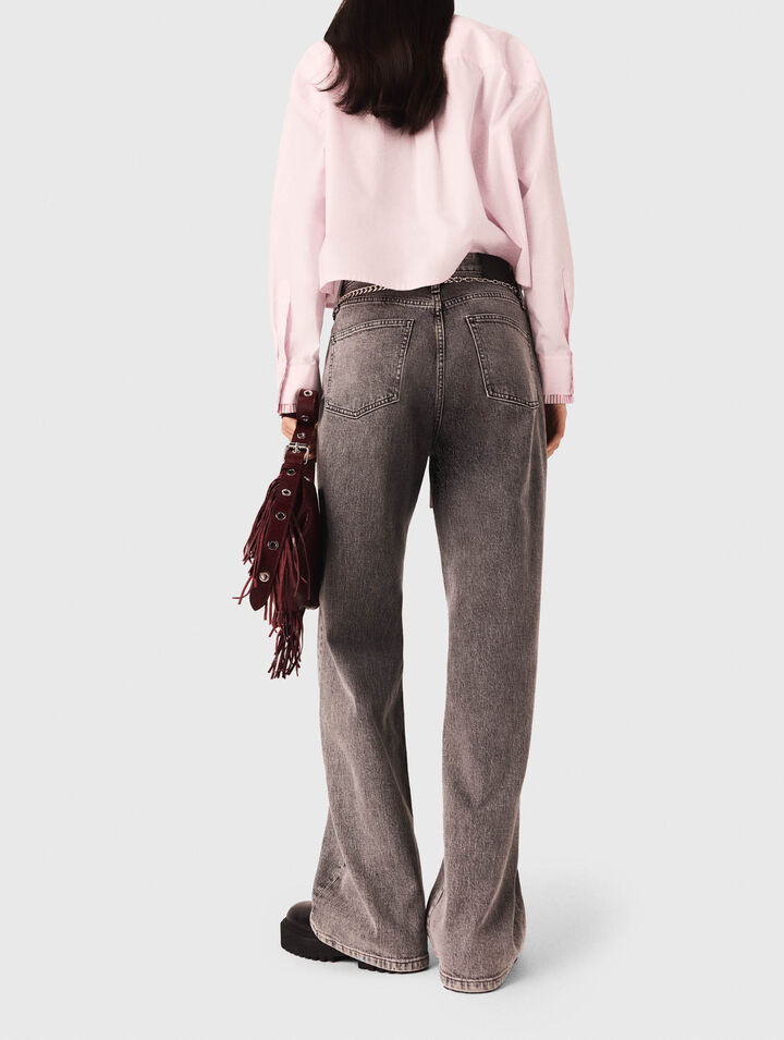 Weite Jeans mit Kettengürtel