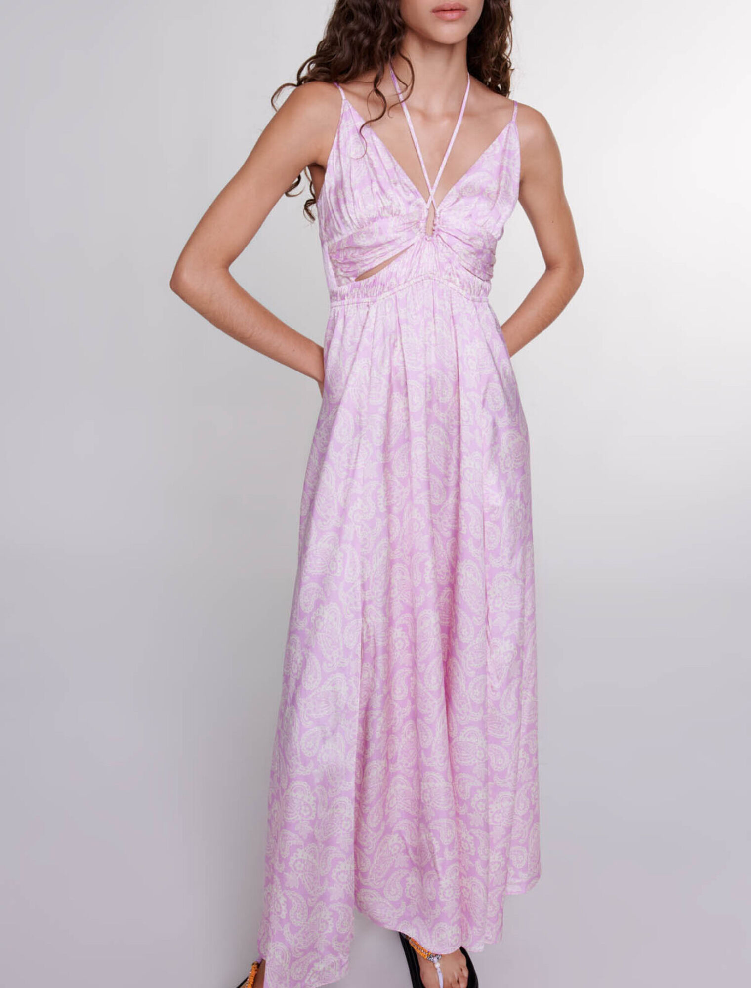 Langes Kleid mit Cut-outs