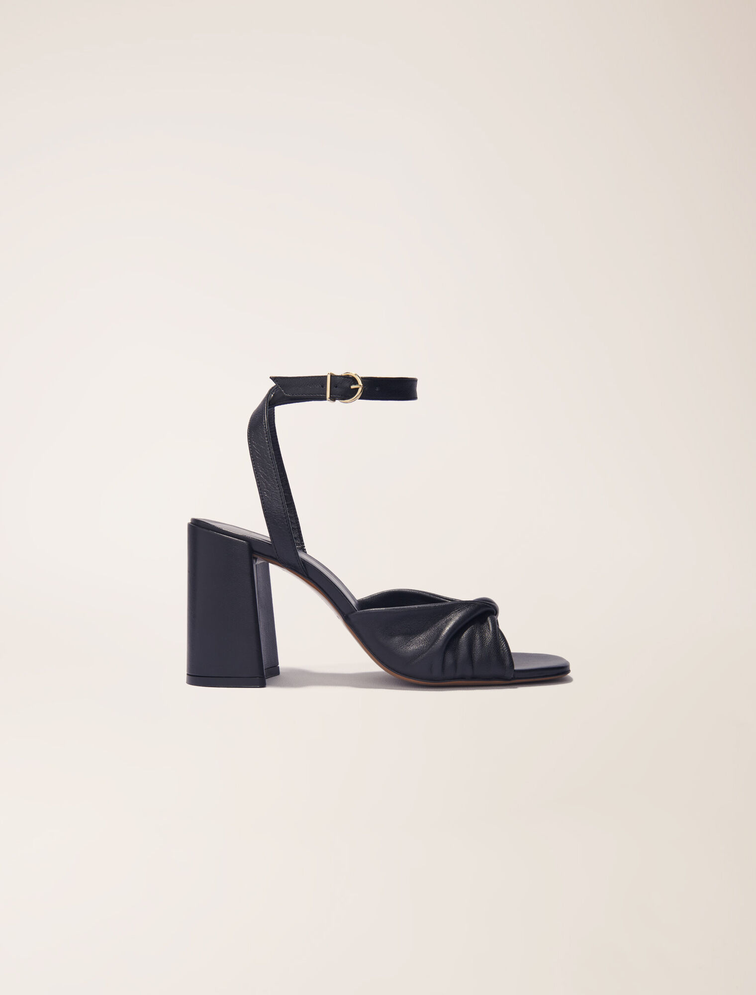 Sandalen aus Glattleder mit Absatz