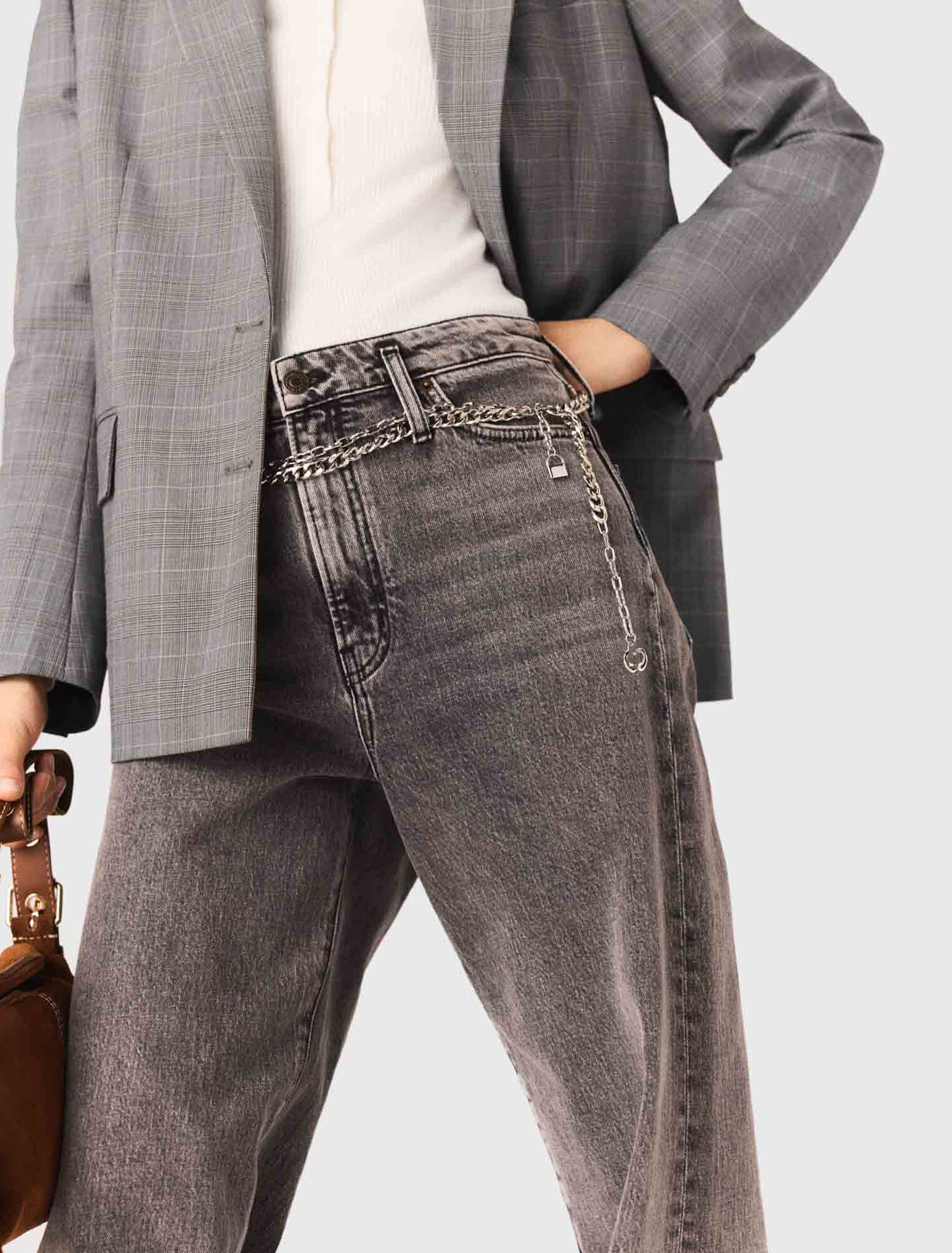 Weite Jeans mit Ketteng&uuml;rtel