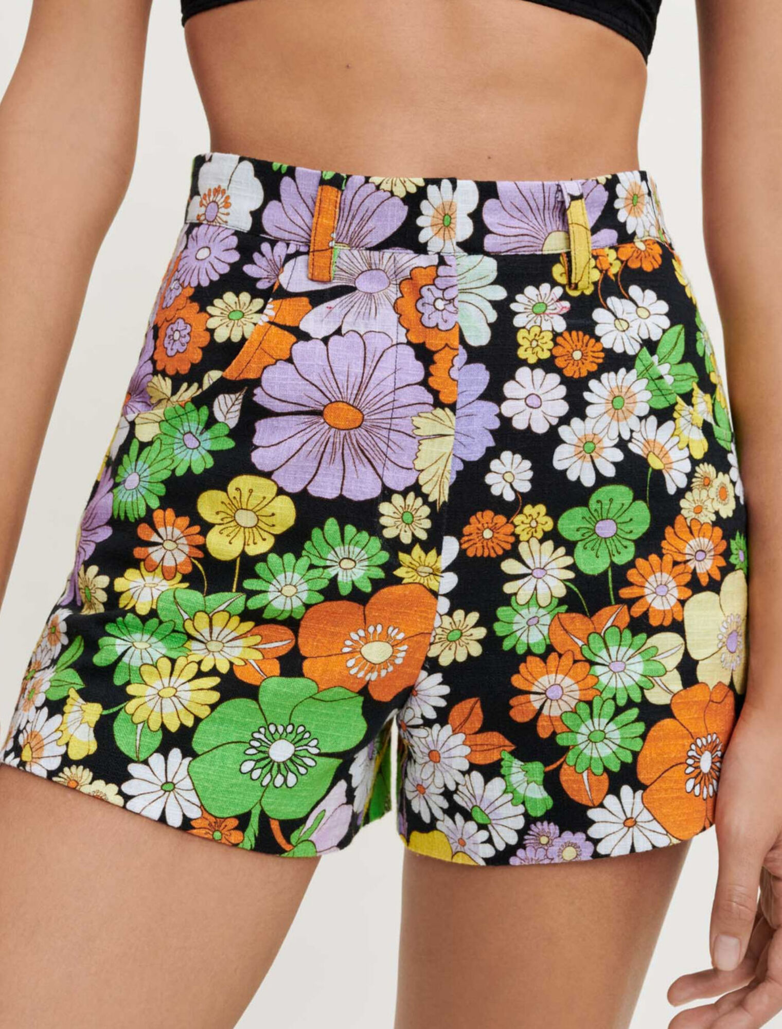 Shorts mit 70er-Jahre-Blumenprint
