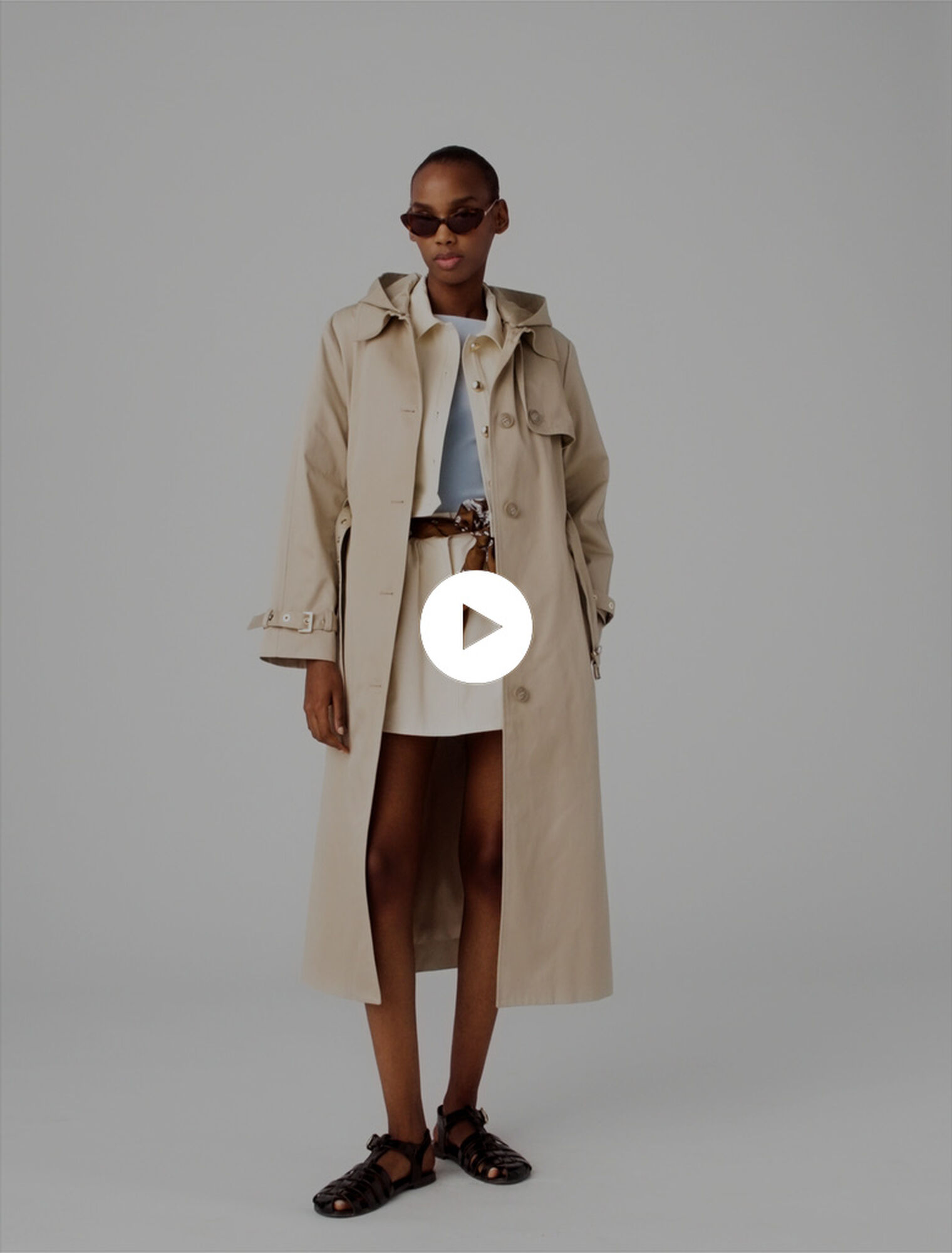 Trenchcoat mit abnehmbarer Kapuze