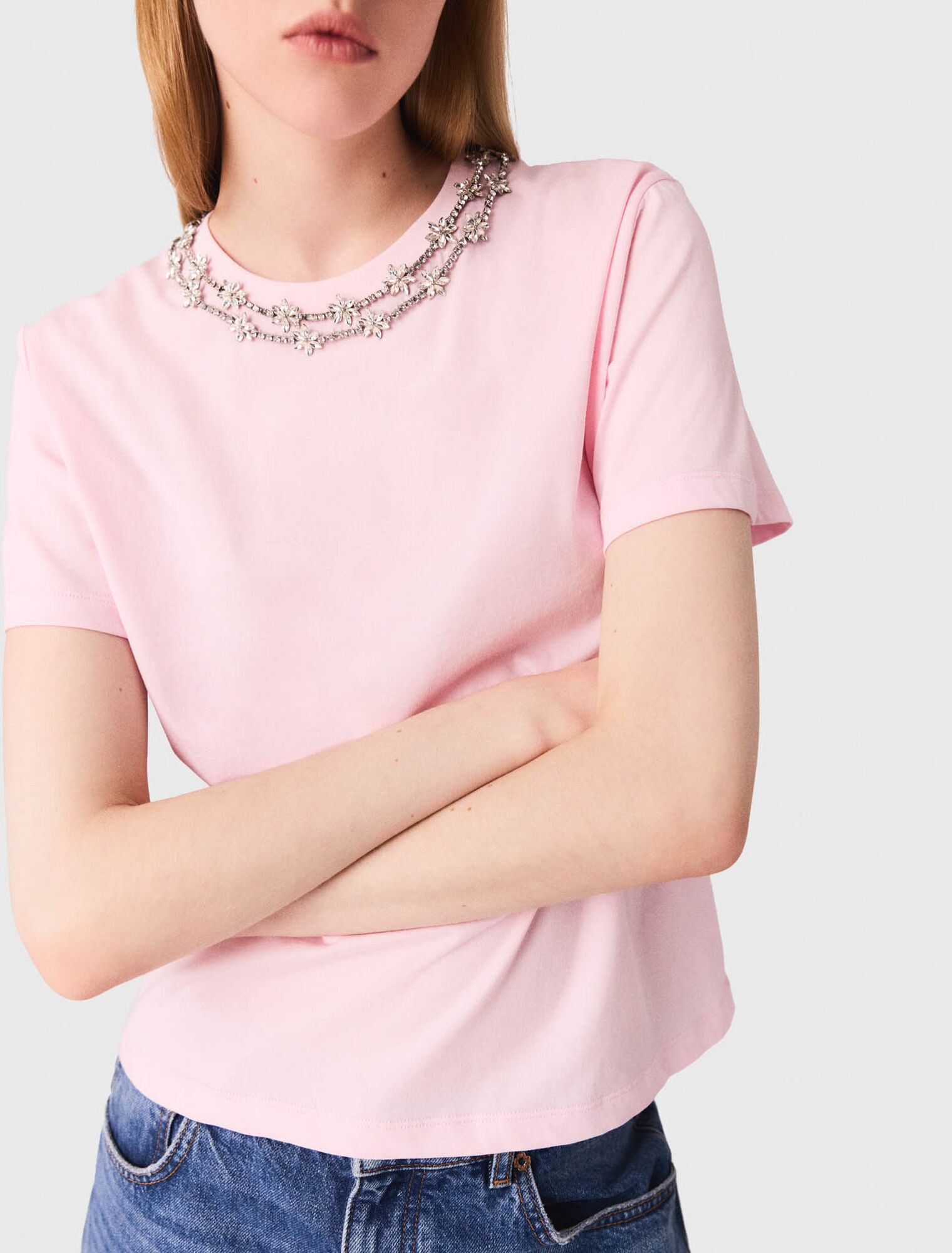 Kurzarm-T-Shirt mit Schmuckkragen