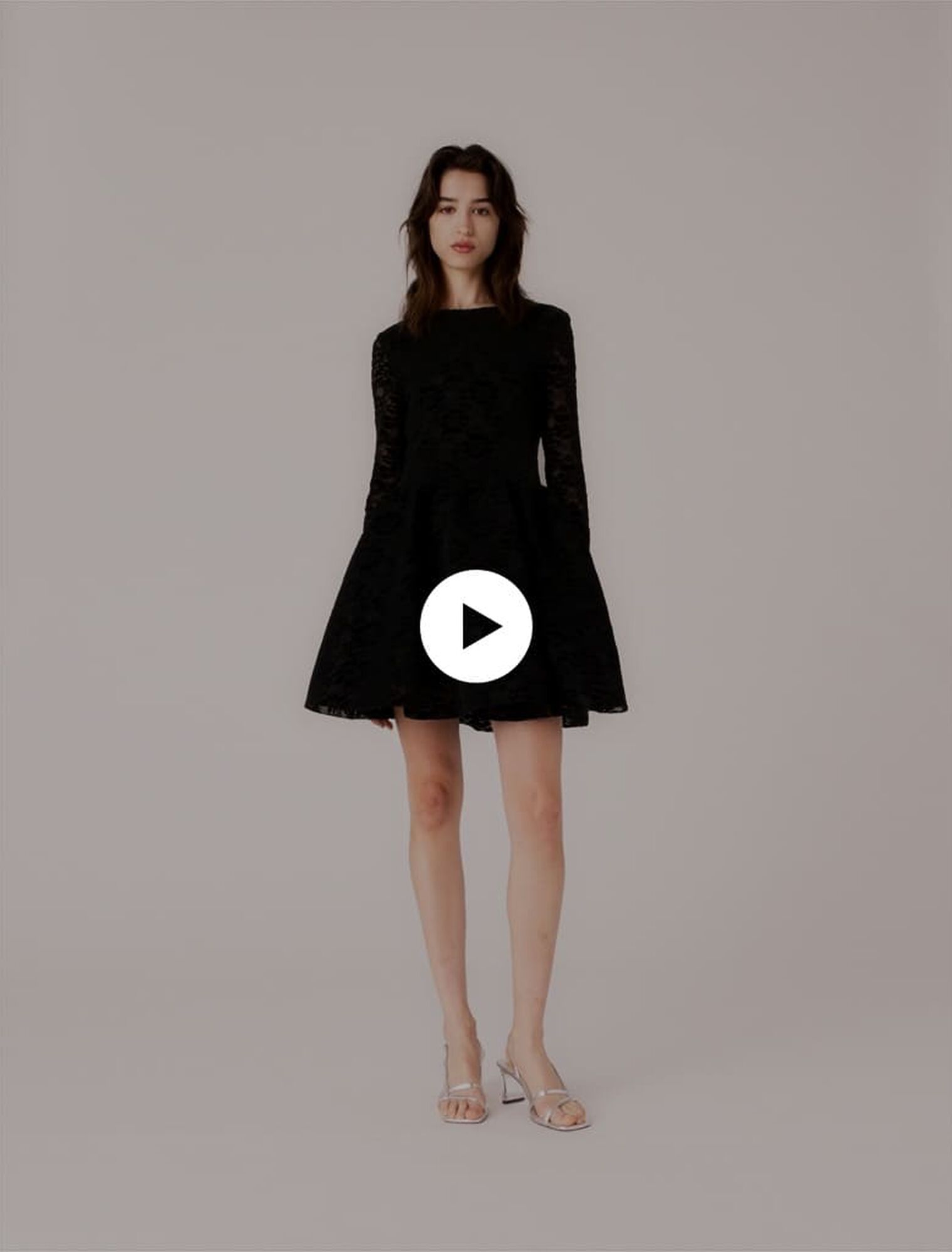 Kurzes ausgestelltes Samtkleid
