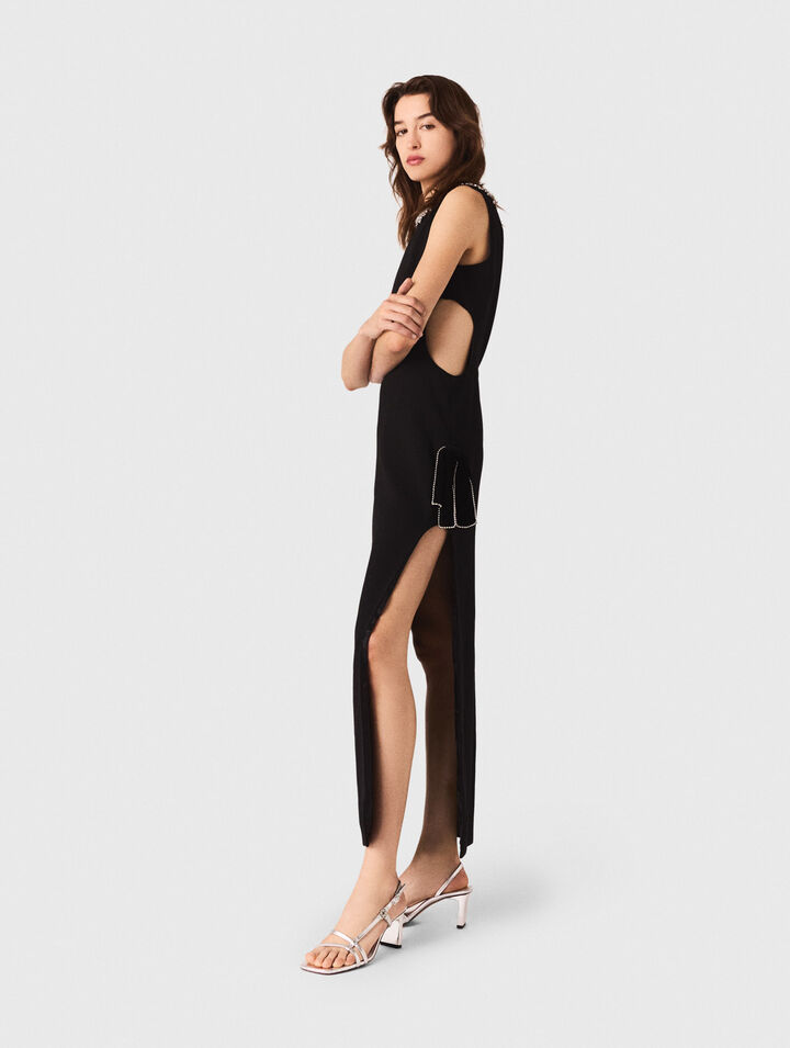 Langes Kleid mit Schmuckkragen