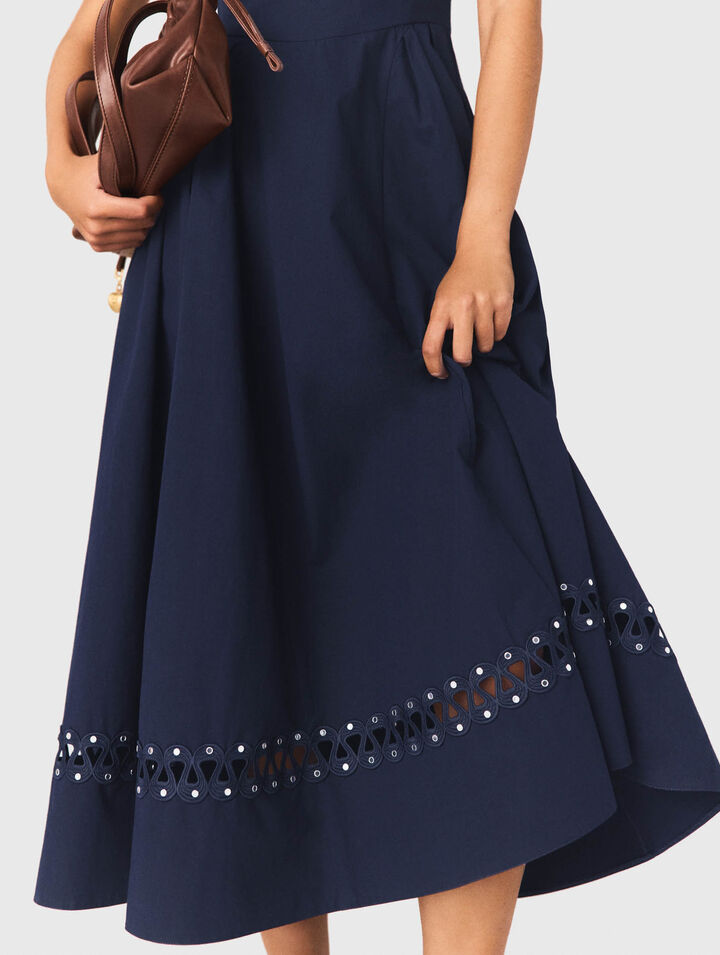 Ausgestelltes Midikleid