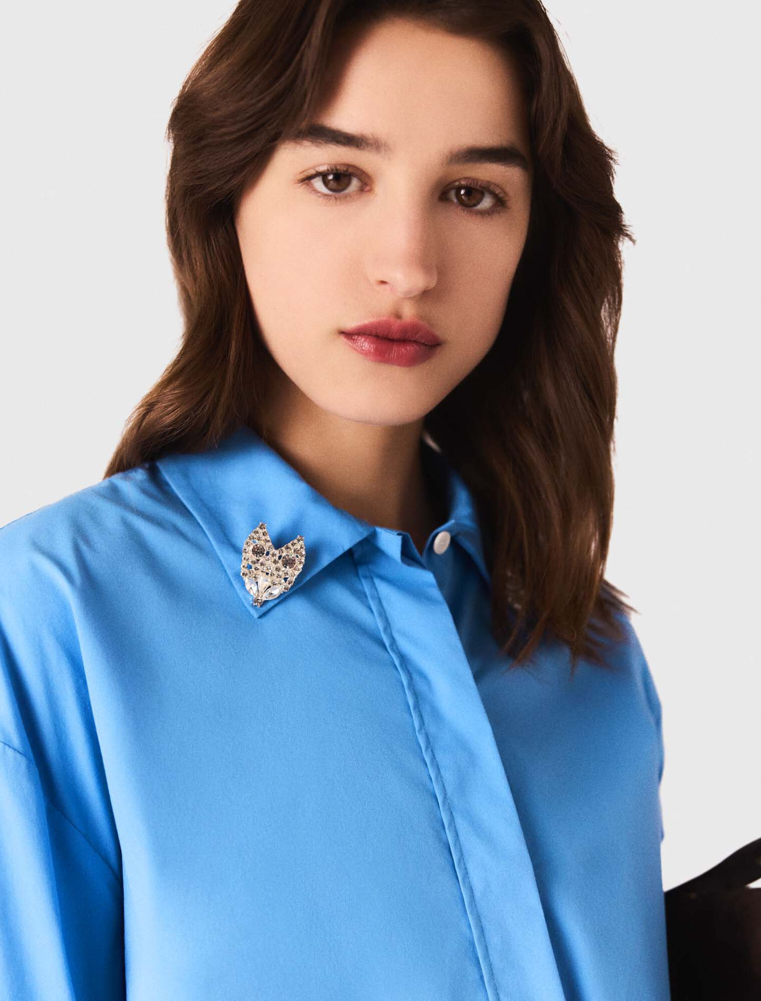 Hemd mit abnehmbarem Schmuck