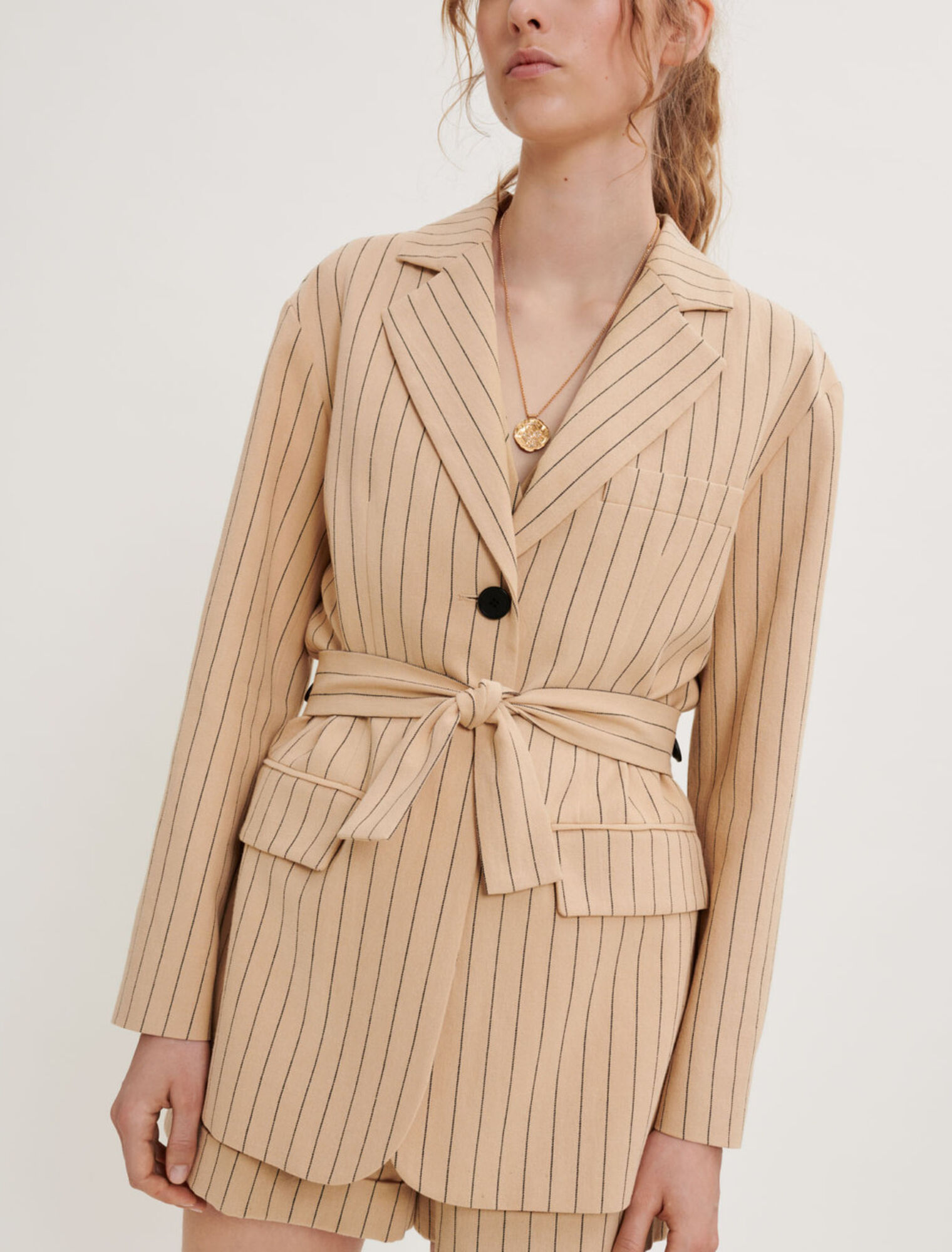 Gestreifte Jacke mit Gürtel
