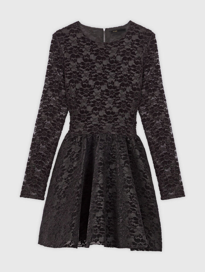 Langes, ausgestelltes Samtkleid