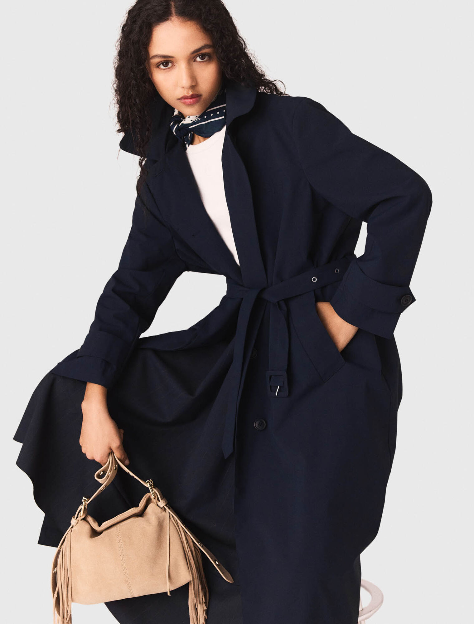 Trench mit abnehmbarer Strasskapuze