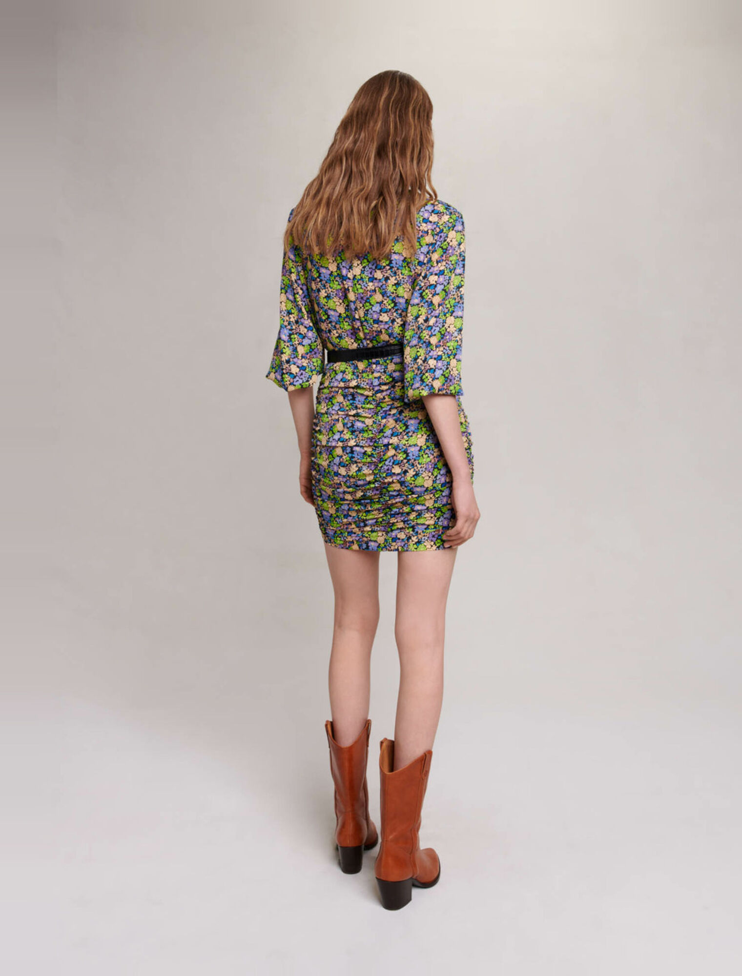 Kurzes Kleid mit Blumenmuster