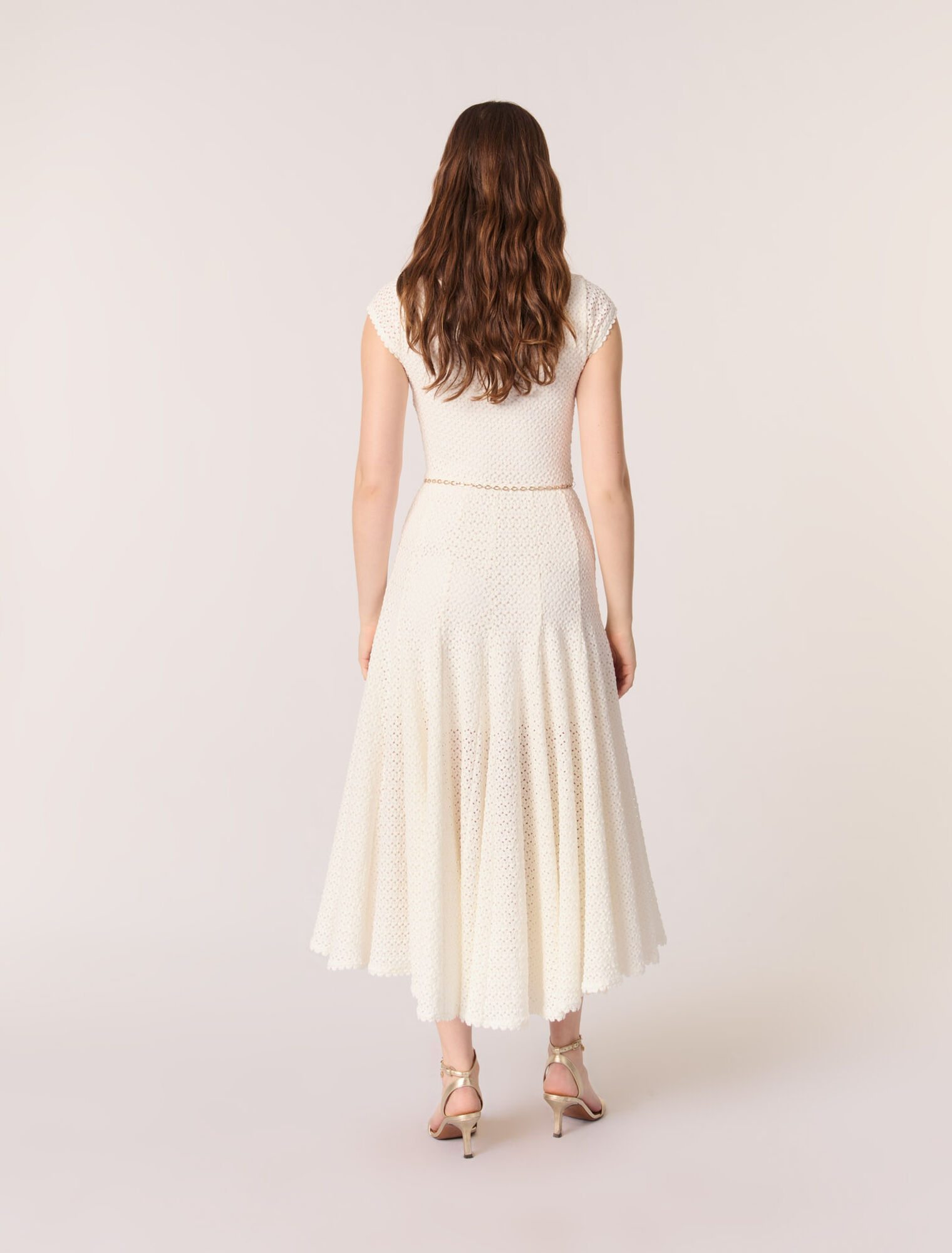 Langes Häkelkleid