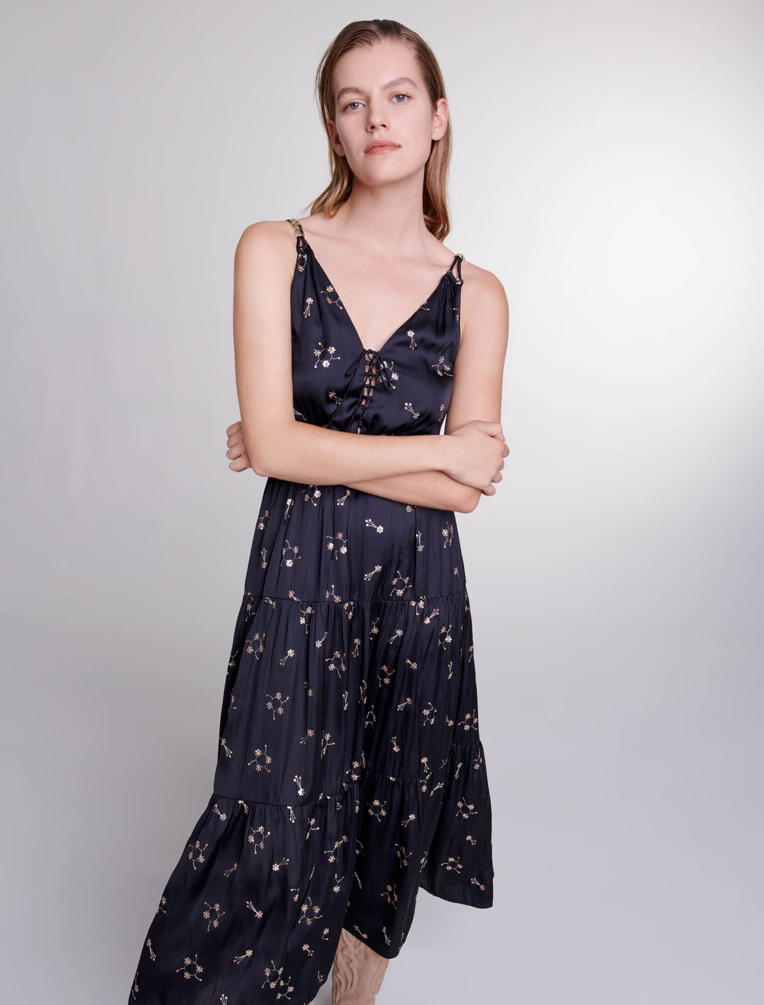 Besticktes Kleid mit Pailletten