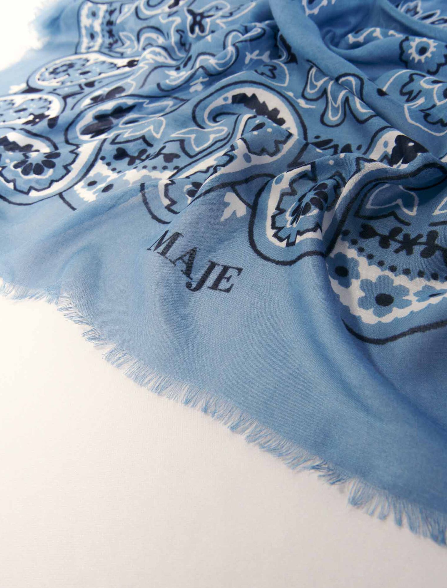 Schal mit Bandana-Print