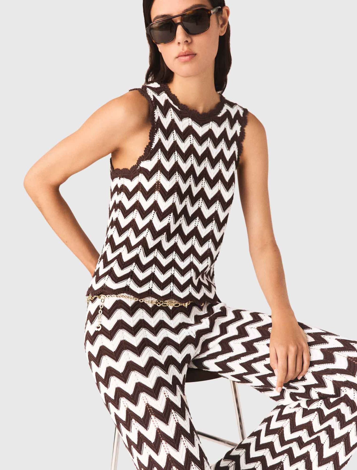 Geh&auml;keltes Top mit Zickzackmuster