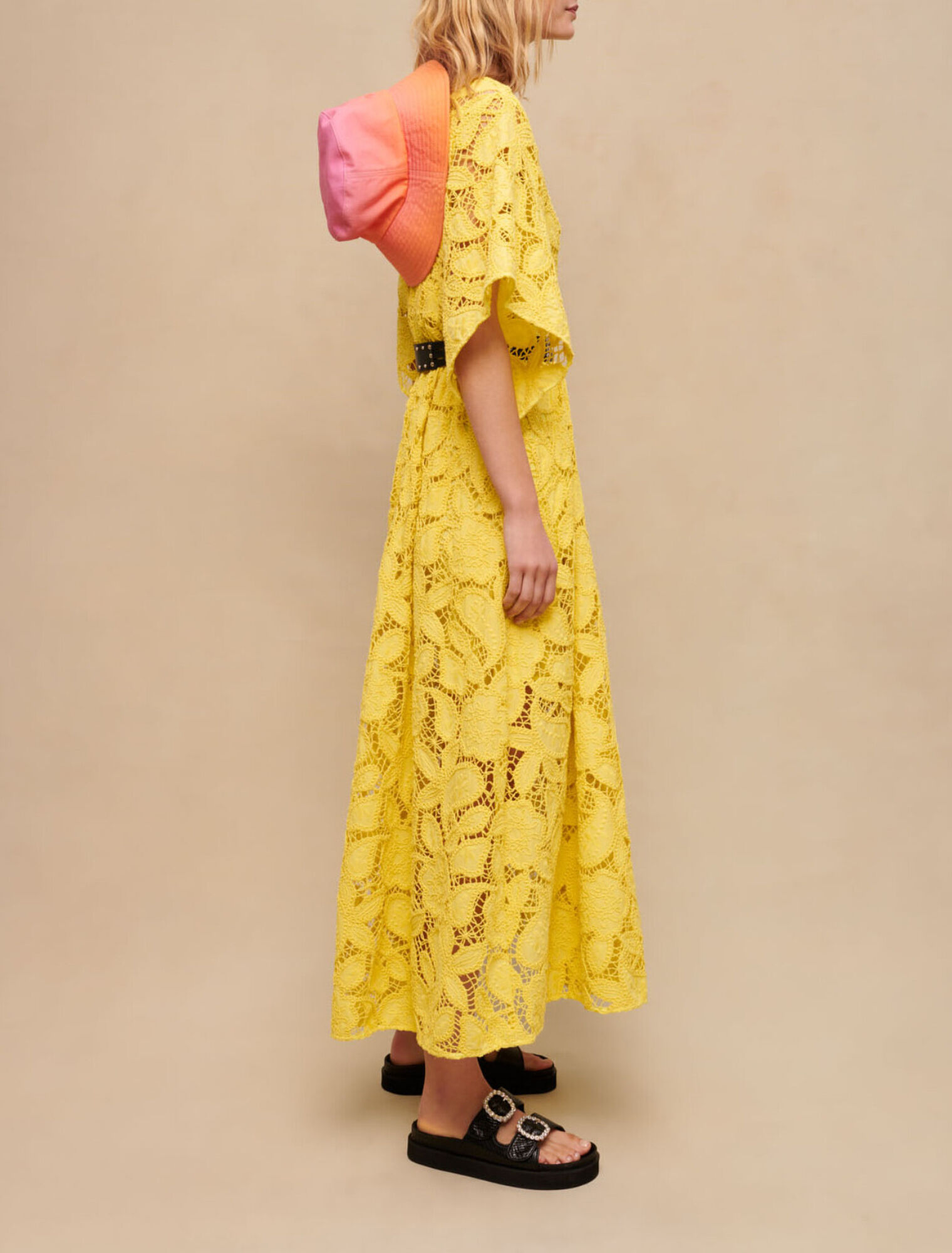 Langes Spitzenkleid