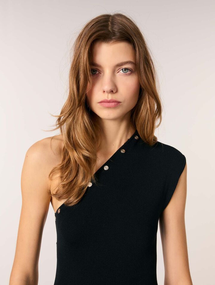 Langes asymmetrisches Strickkleid