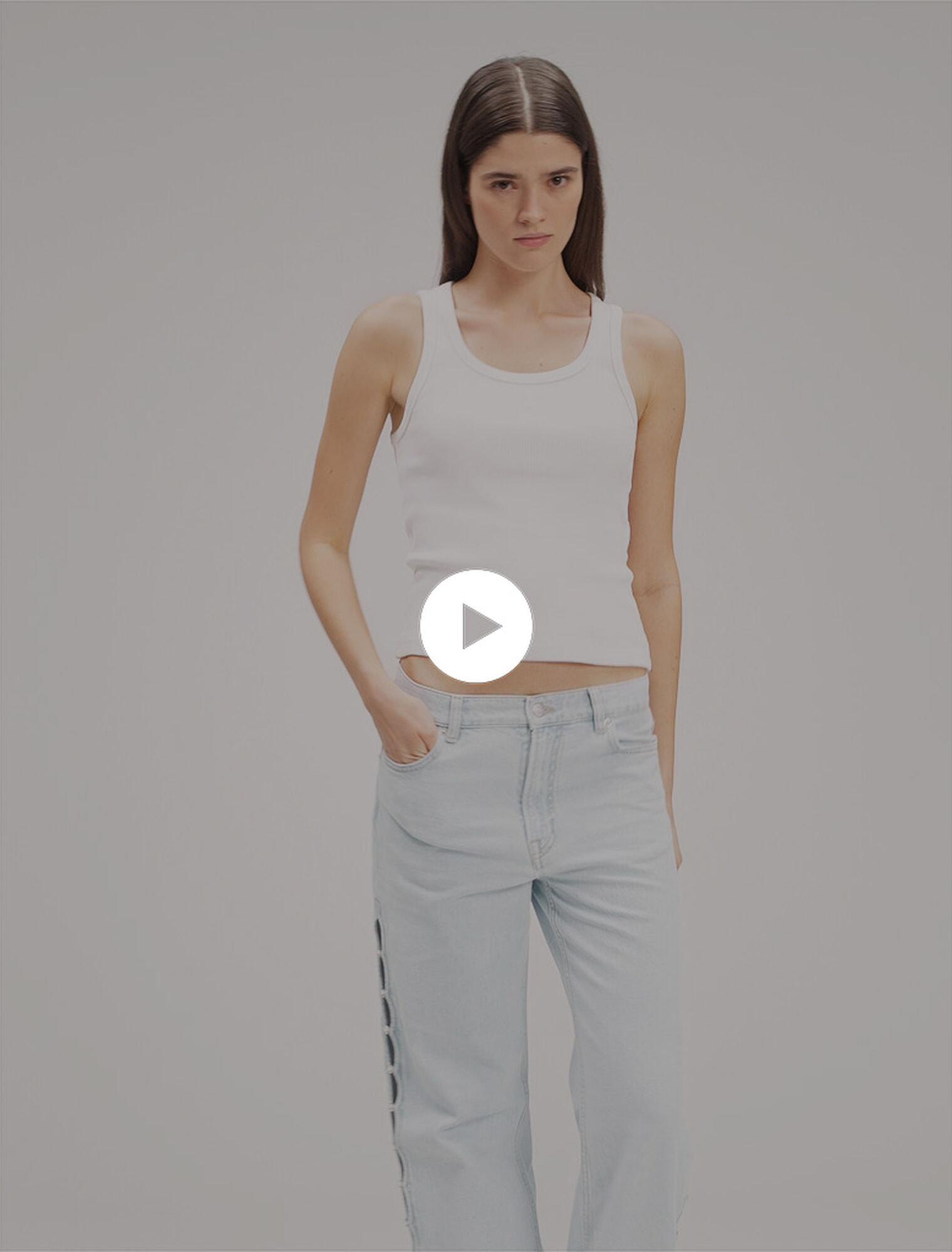 Weite Jeans mit Cut-outs und Strass