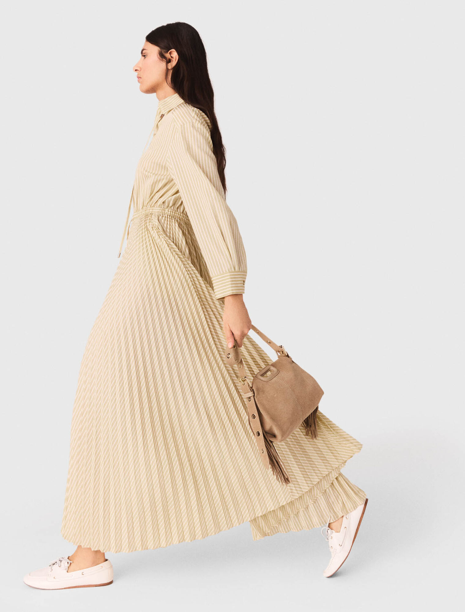 Langes Plisseekleid mit &Ouml;sen