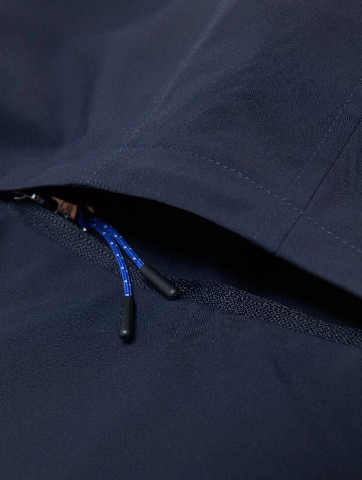 Wasserdichte Kapuze mit Kordeln