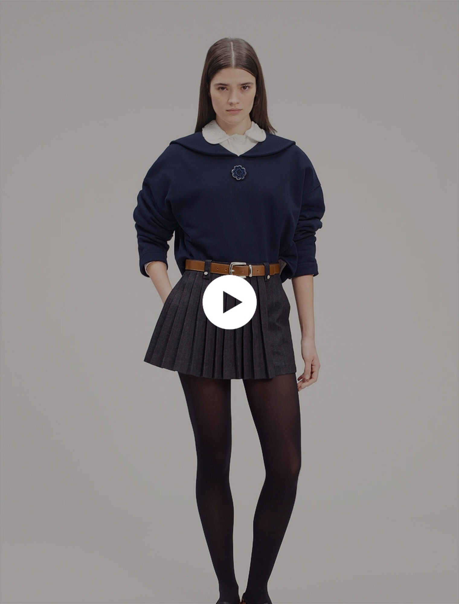 Kurzes Sweatshirt mit Stcikerei