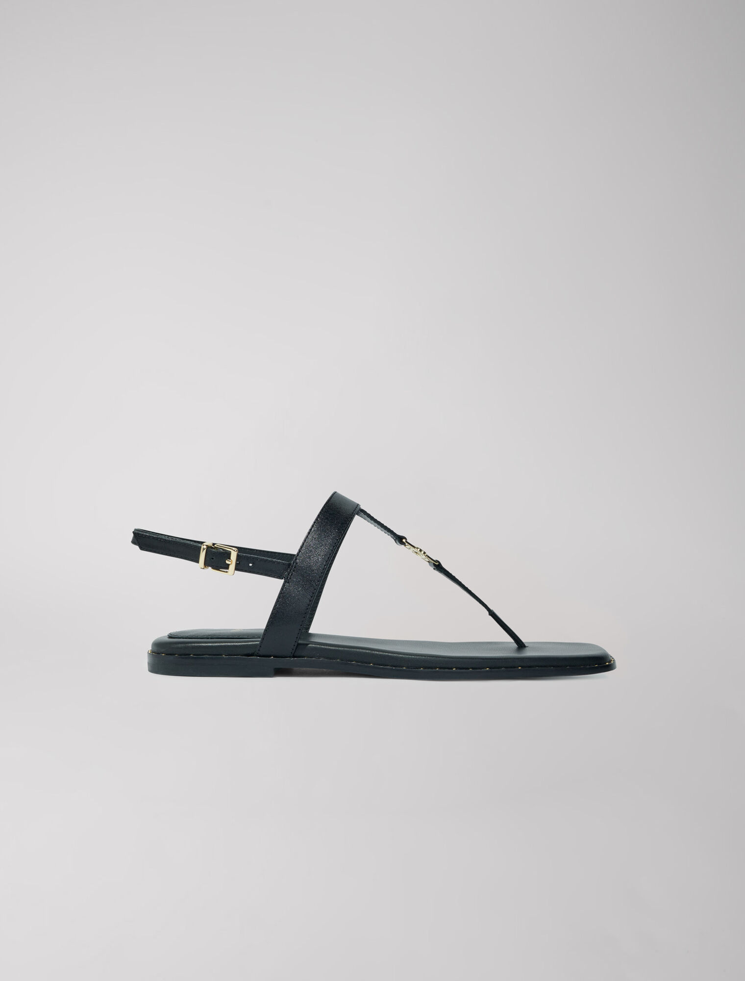Flache Ledersandalen mit Riemen