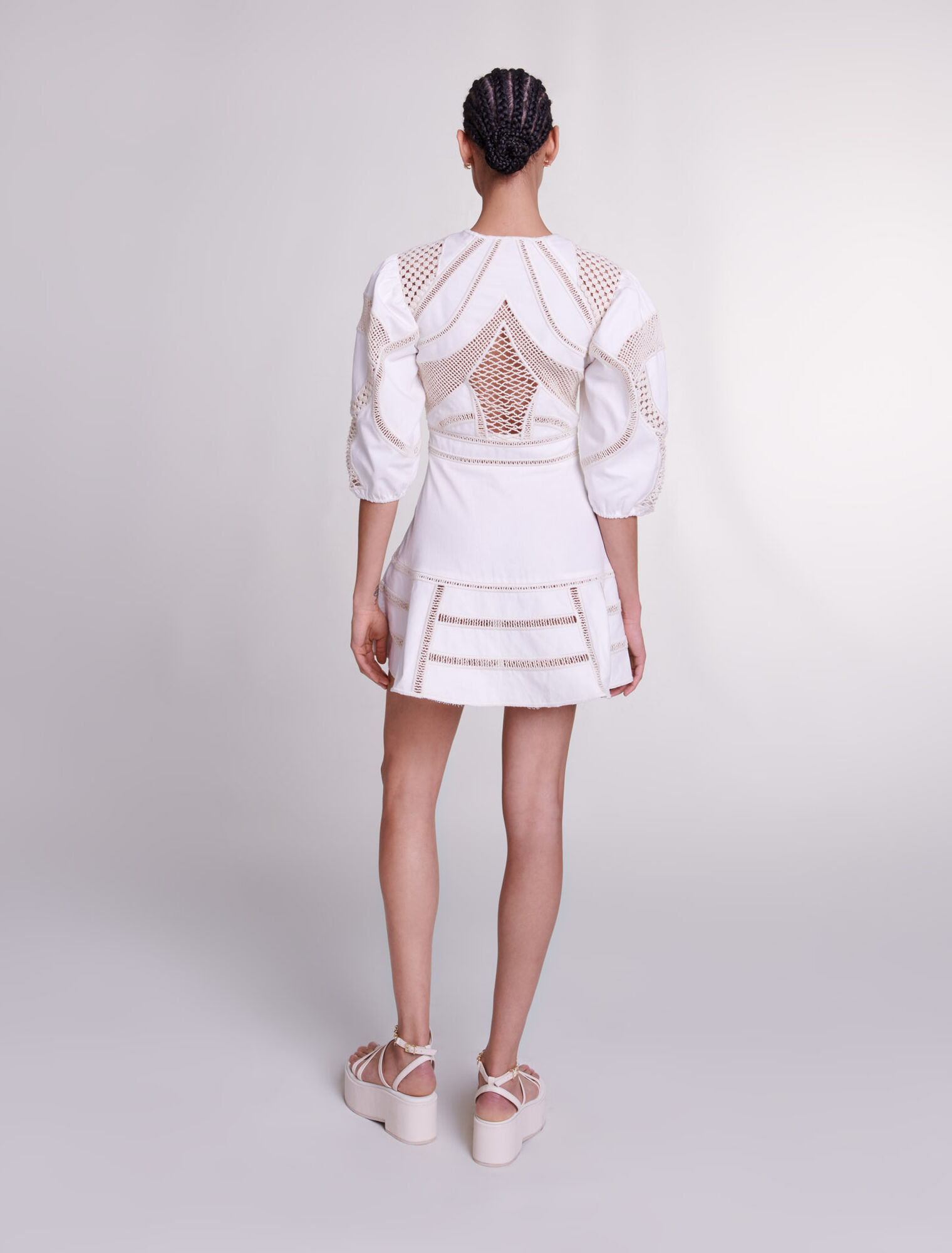 Kurzes voluminöses Kleid