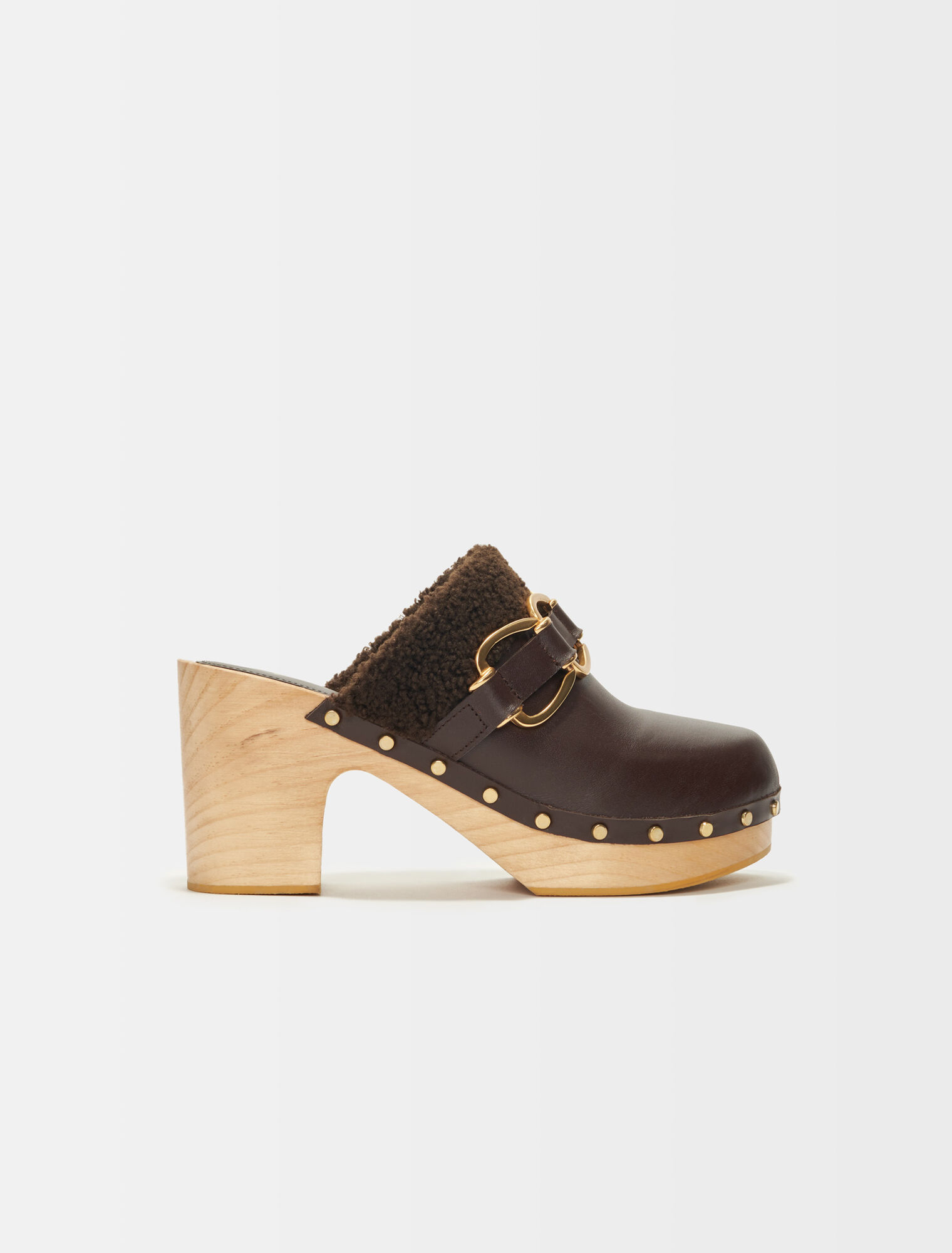 Clogs mit Absätzen und Kettenverzi