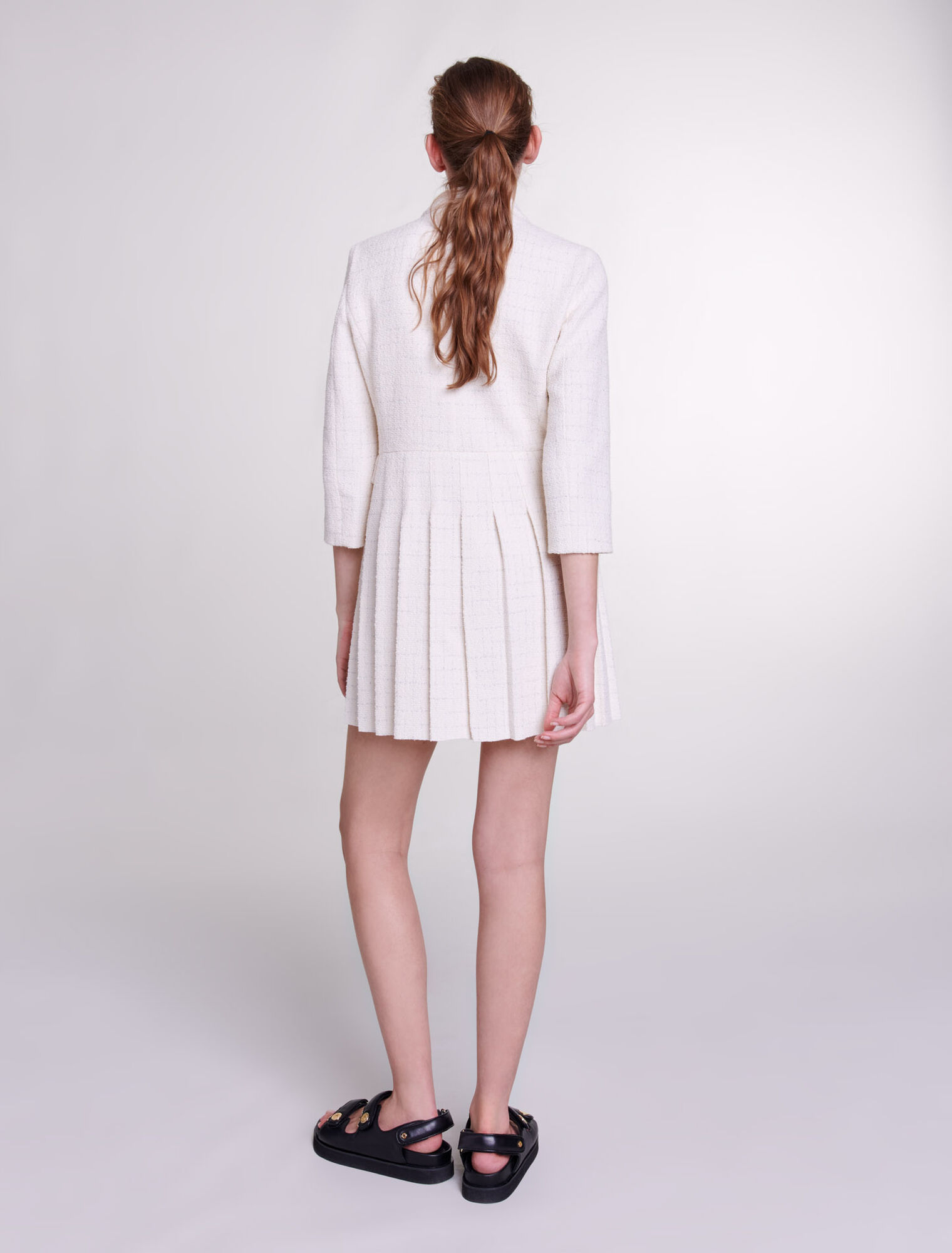 Kurzes Kleid mit Knöpfen