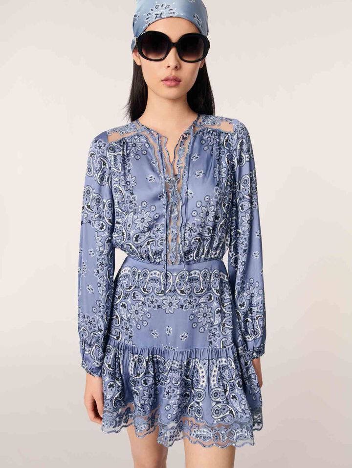 Fließendes kurzes Kleid mit Print