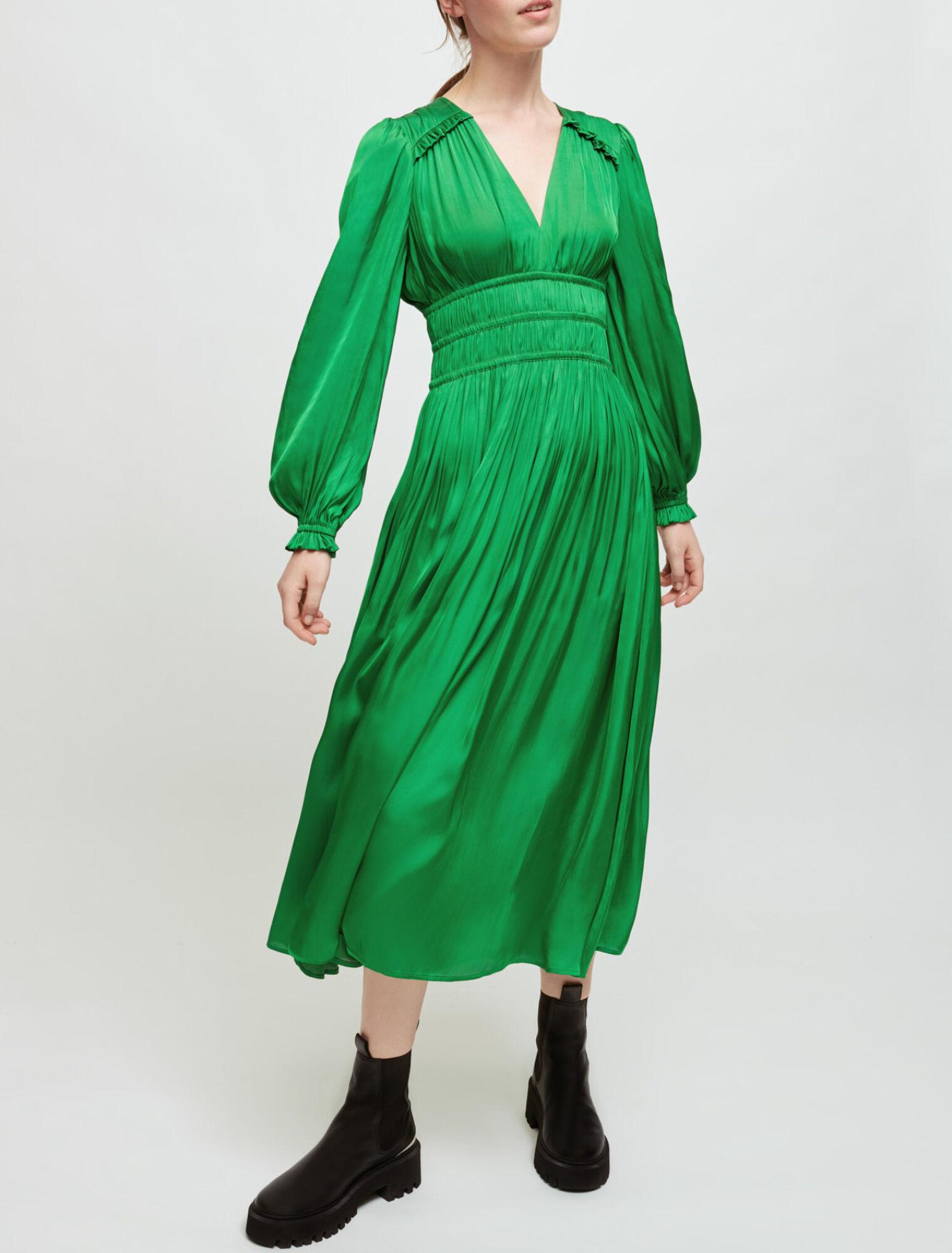 Langes Kleid mit Falteneffekt