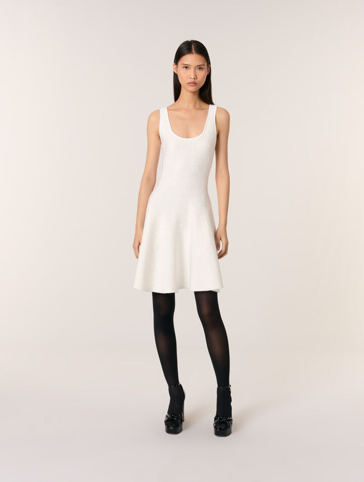 Kurzes Strickkleid mit Pailletten
