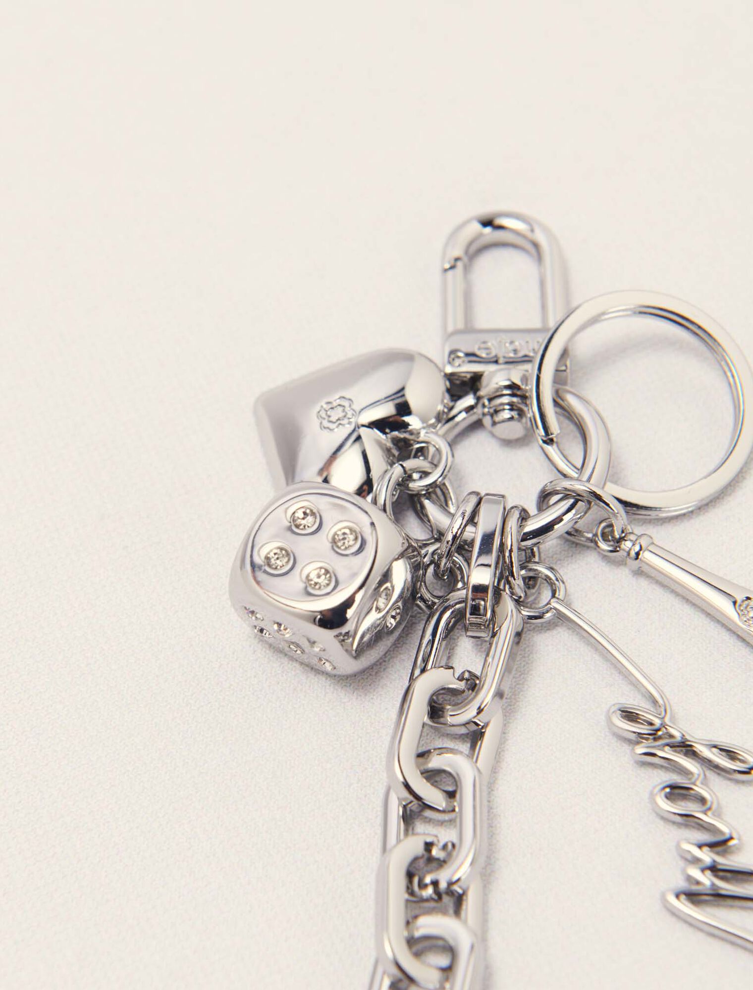 Schlüsselanhänger mit Maje-Schmuck