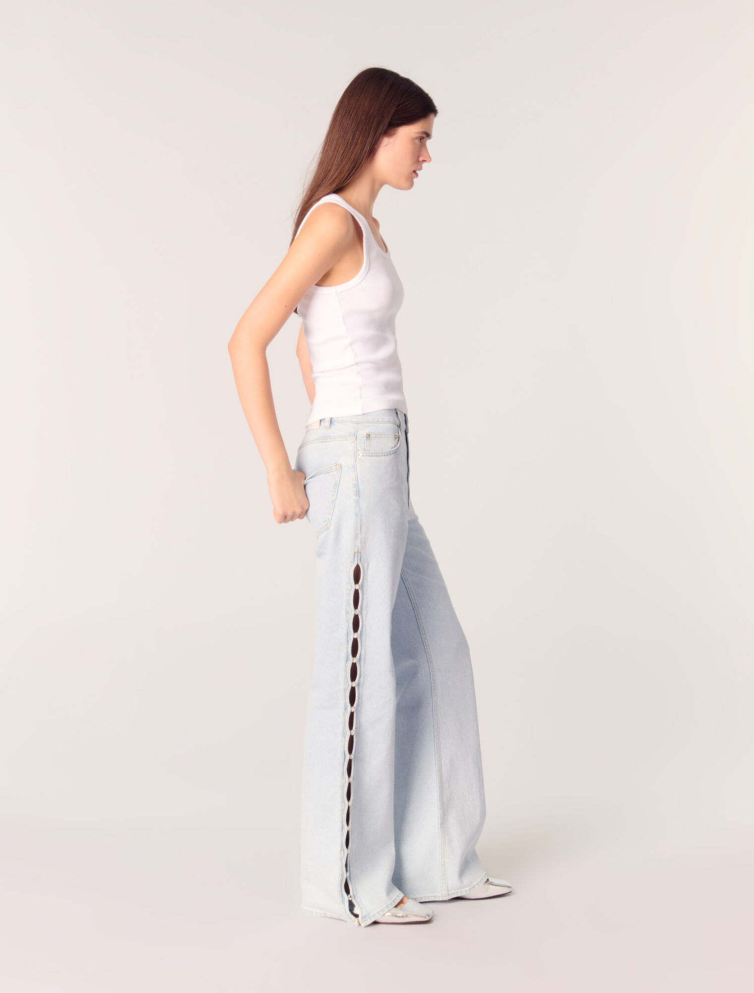 Weite Jeans mit Cut-outs und Strass