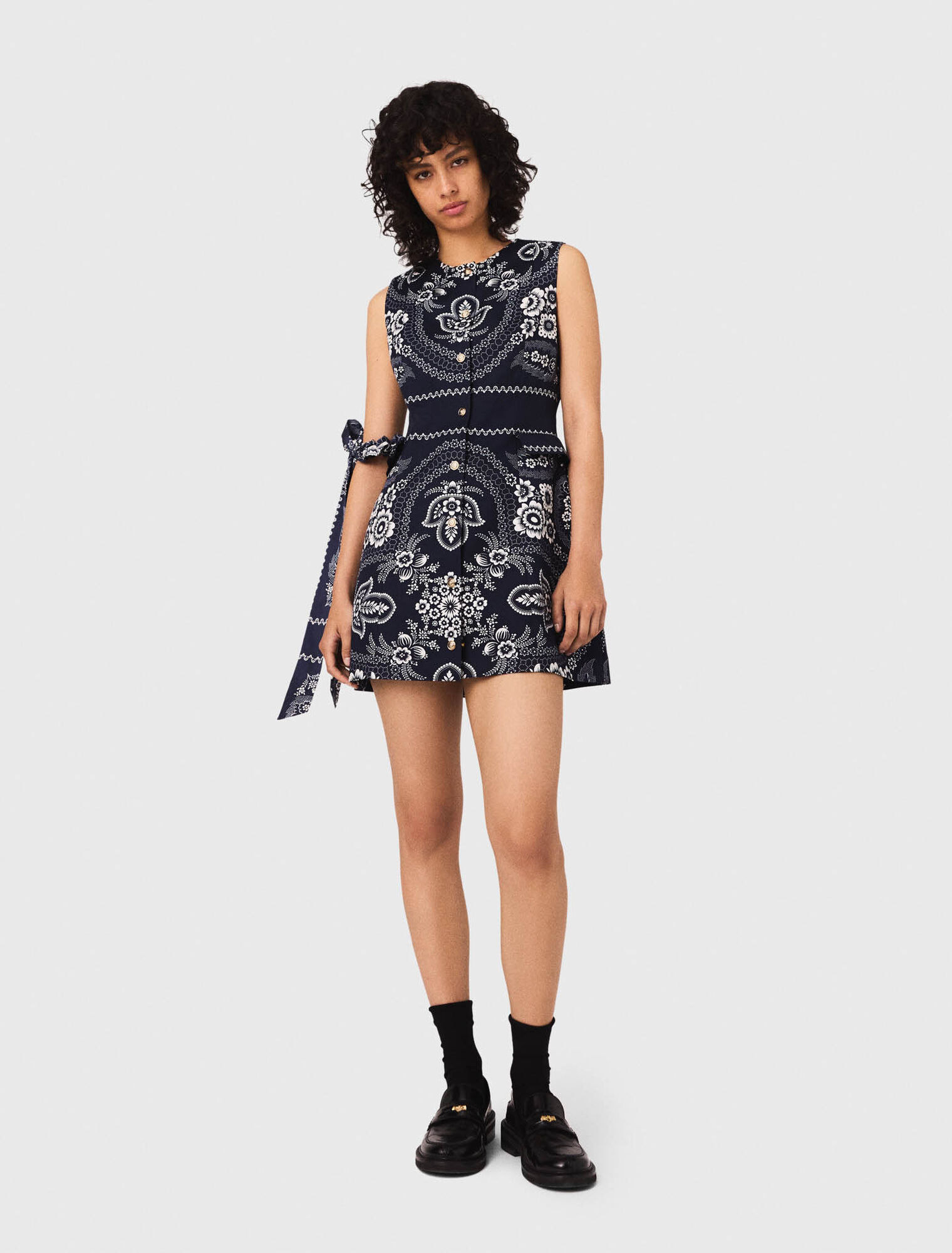 Gerades Kleid mit Print
