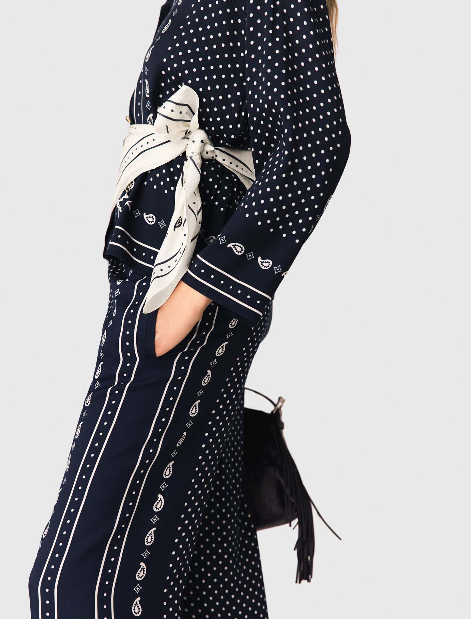 Gemusterte flie&szlig;ende Hose